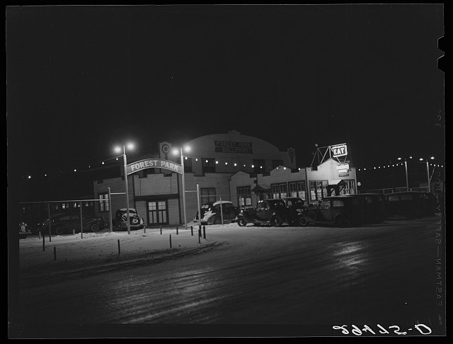 Photo:Marshalltown Iowa 1940 Forest Park Dance Hall Saturday Night