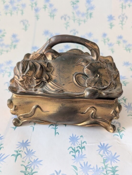 Antique Benedict Art Nouveau Gold Gilt Metal Jewelry Casket Water Lily Iris 466