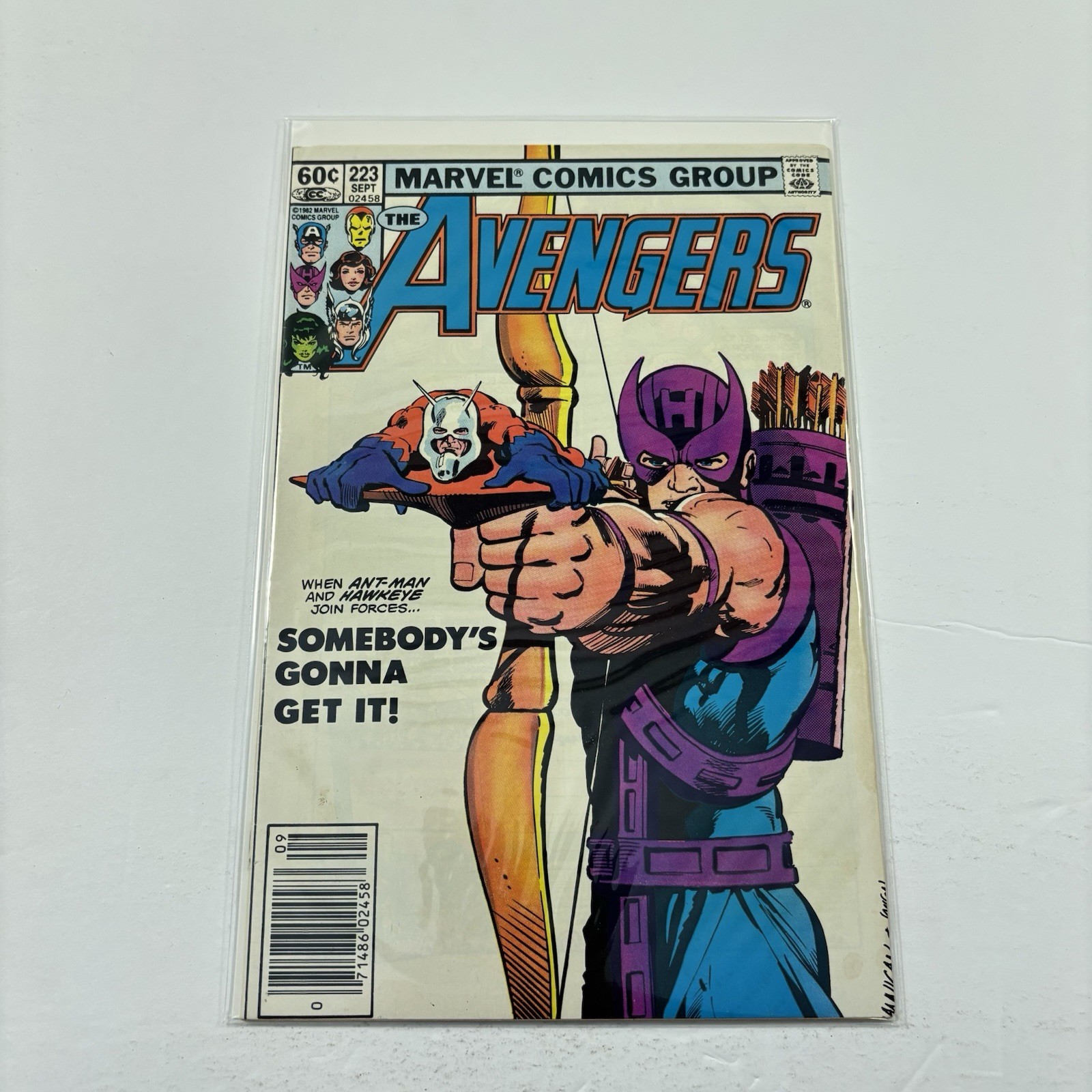 🔑 Avengers #223 VF+ Newsstand Variant Ant-Man Hawkeye Cover Marvel 1982
