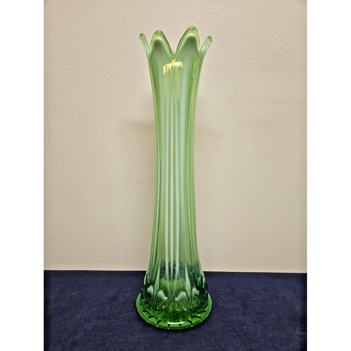 Vintage Northwood Green Opalescent Glass Vase 12.5\