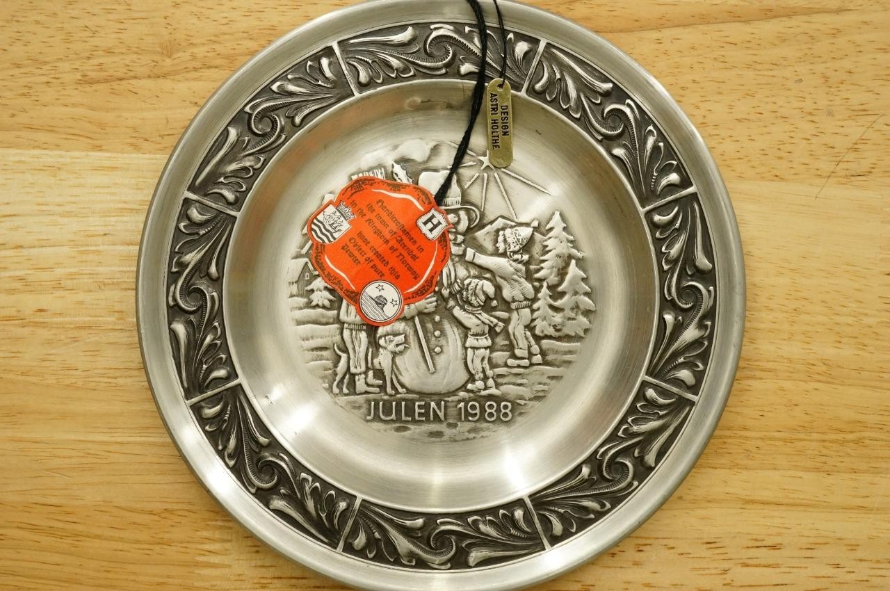 Vintage Astri Holthe Norwegian Pewter Metal Christmas Plate Julen 1988 Norway