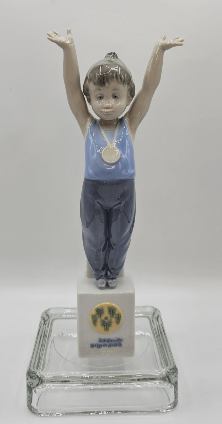 Lladro 7514 Olympic Champion Vintage 1992-1996 Retired Piece Porcelain Figurine Lladro 7514 Olympic Champion Vintage 1992-1996 Retired Piece Porcelain Figurine