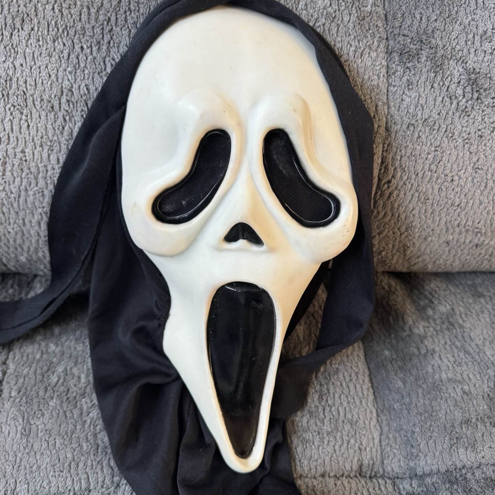 Vintage Scream Easter Unlimited MK RDS Ghostface Mask Poly Shroud Good Condition