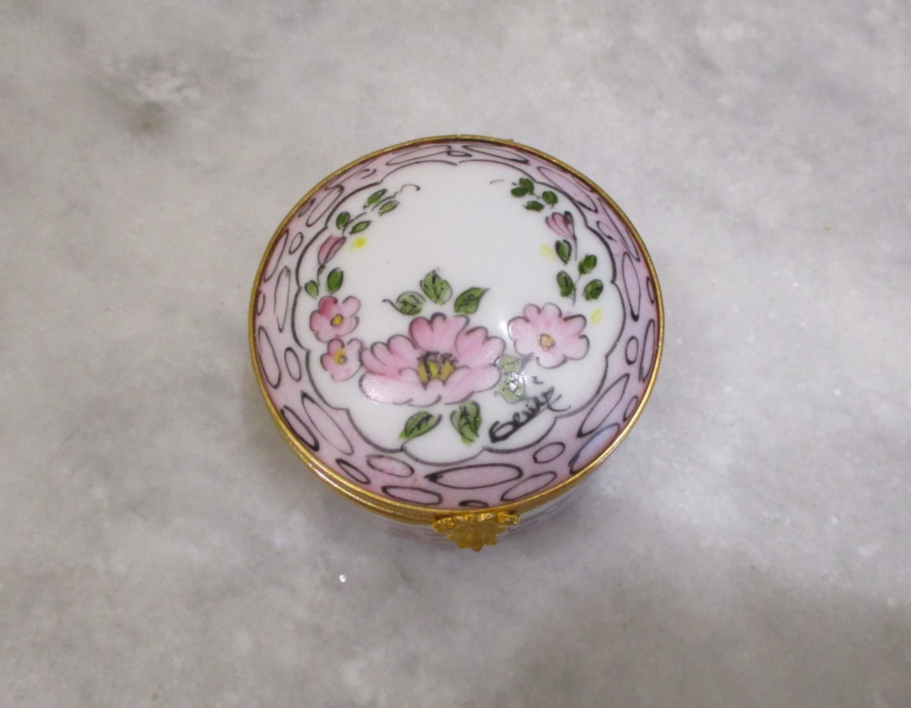 NOS LIMOGES FRANCE TRINKET BOX - PINK & GREEN FLORAL -HAND PAINTED NOS LIMOGES FRANCE TRINKET BOX - PINK & GREEN FLORAL -HAND PAINTED