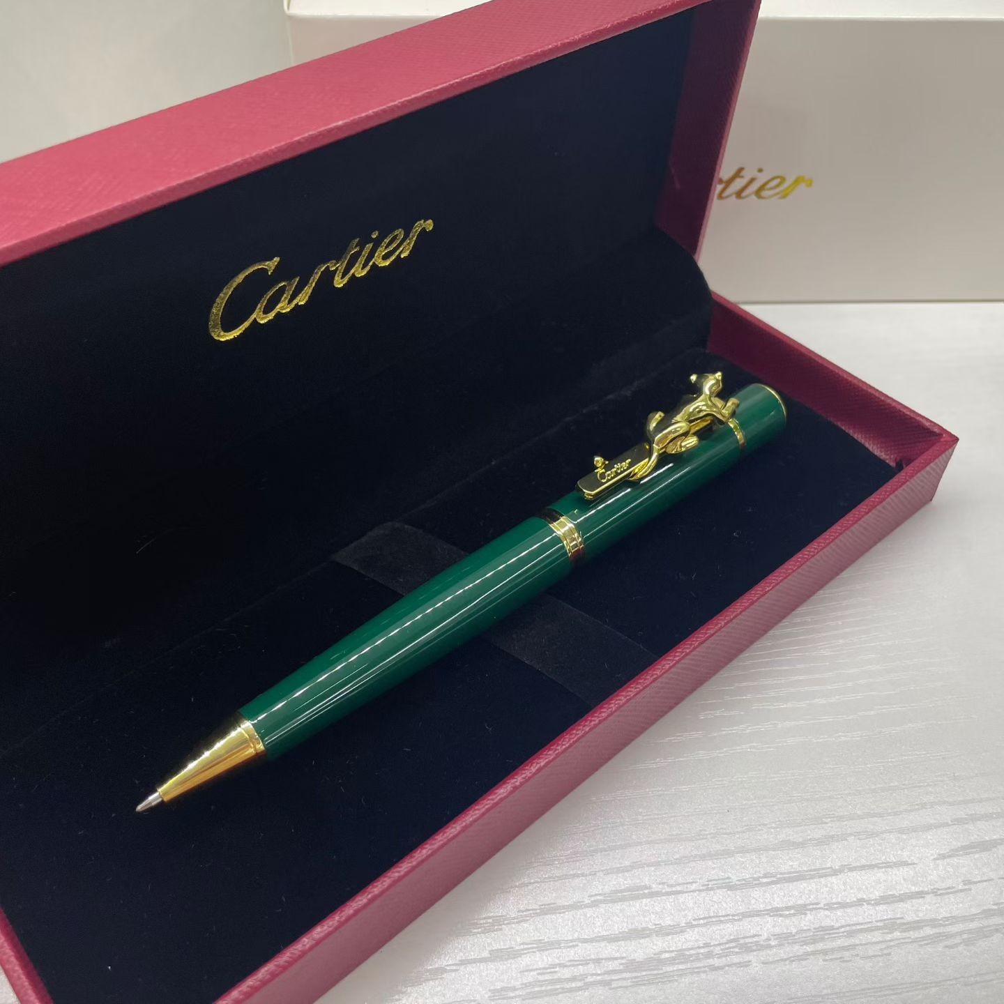 Cartier ST220008 Panthere De Cartier Green Lacquer Gold Ballpoint Pen Cartier ST220008 Panthere De Cartier Green Lacquer Gold Ballpoint Pen