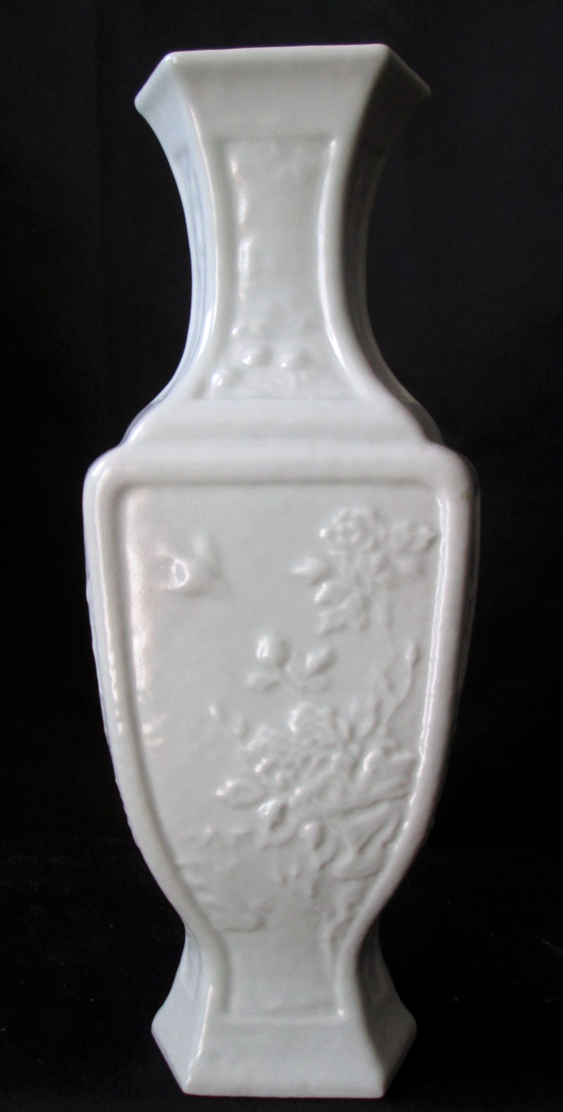 Antique 19th Century Chinese QING DYNASY Pale celadon porcelain Bird VASE Antique 19th Century Chinese QING DYNASY Pale celadon porcelain Bird VASE