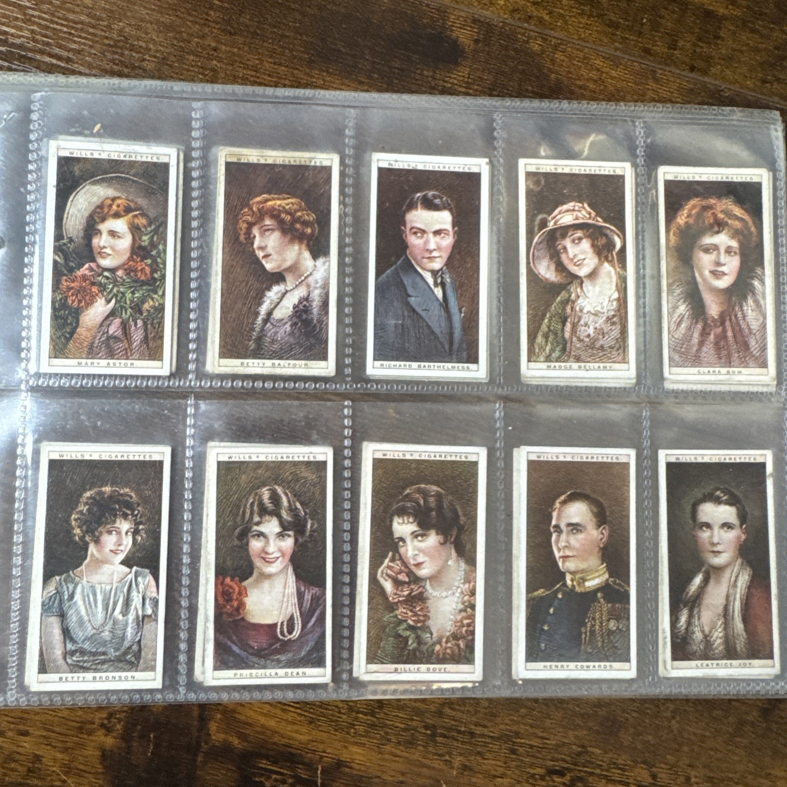 1928 W.D. & H.O. WILLS CINEMA STARS 2ND SERIES 25 Card Full Set Sleeved 1928 W.D. & H.O. WILLS CINEMA STARS 2ND SERIES 25 Card Full Set Sleeved