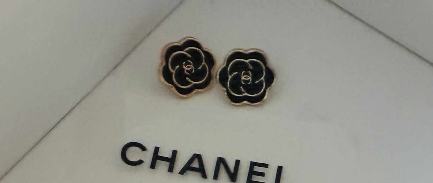 Camelia  Logo Chanel Authentic buttons Set Of 2