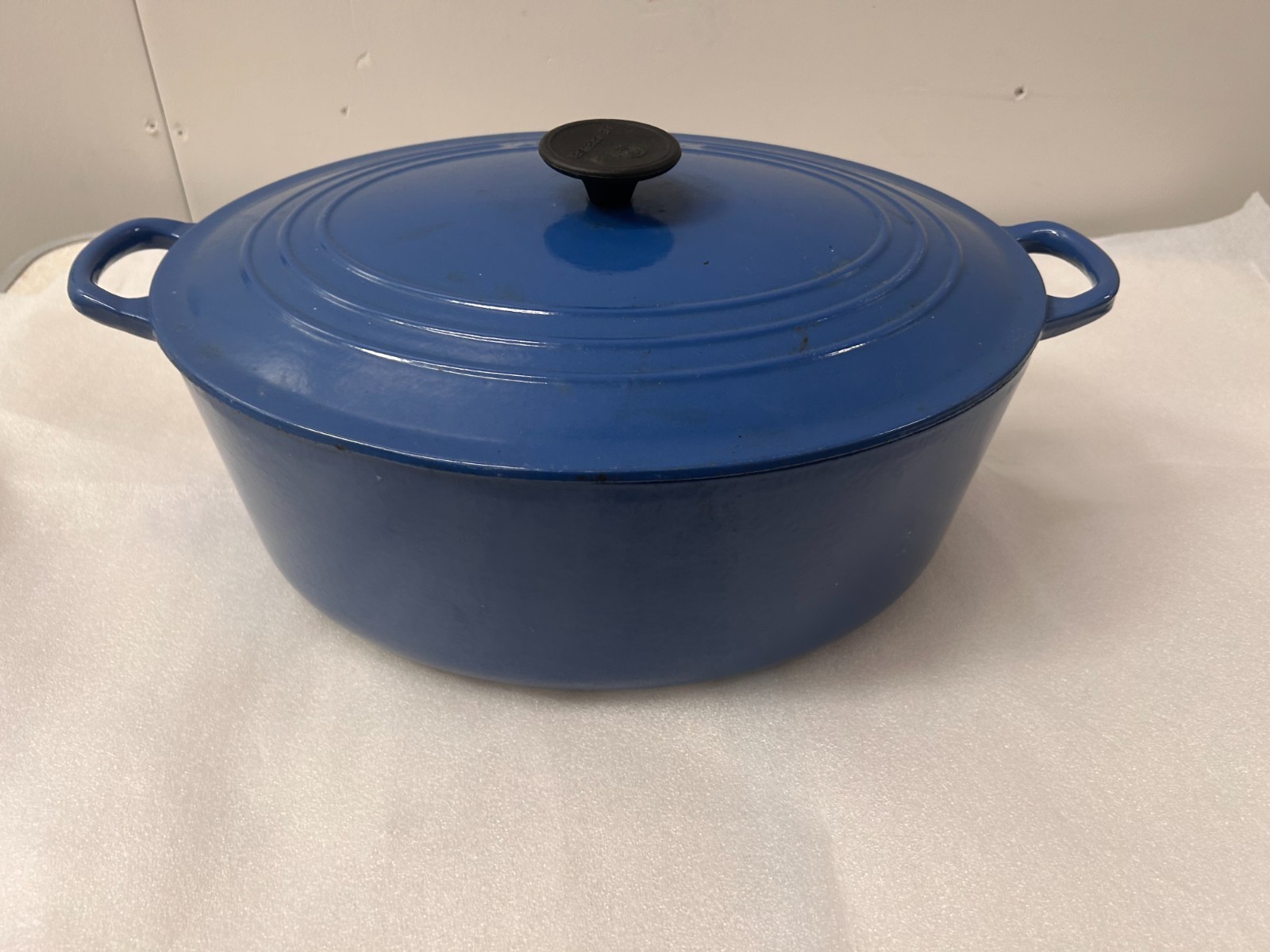 Gorgeous perfect vintage Le Creuset cobalt blue oval 9.5 quart dutch oven