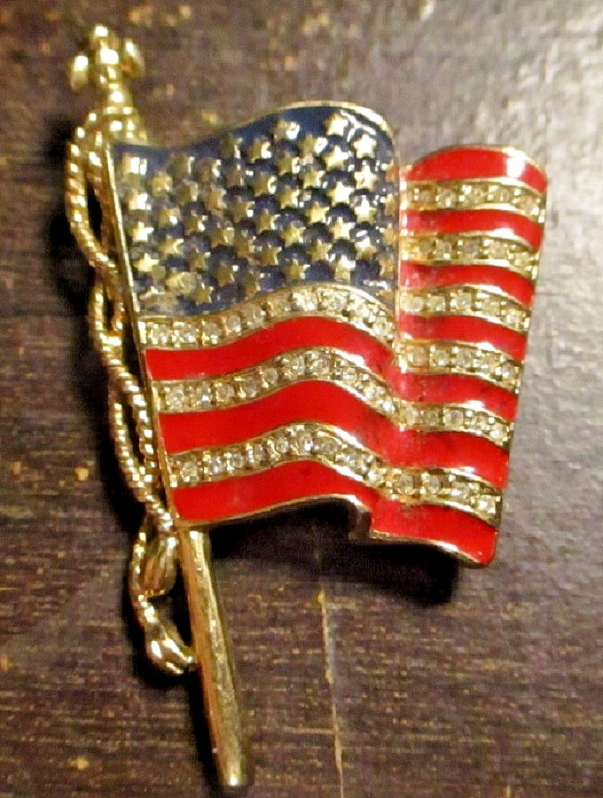Vintage MONET JEWELRY REMEMBER 911  U.S. FLAG PIN  / SUPERB