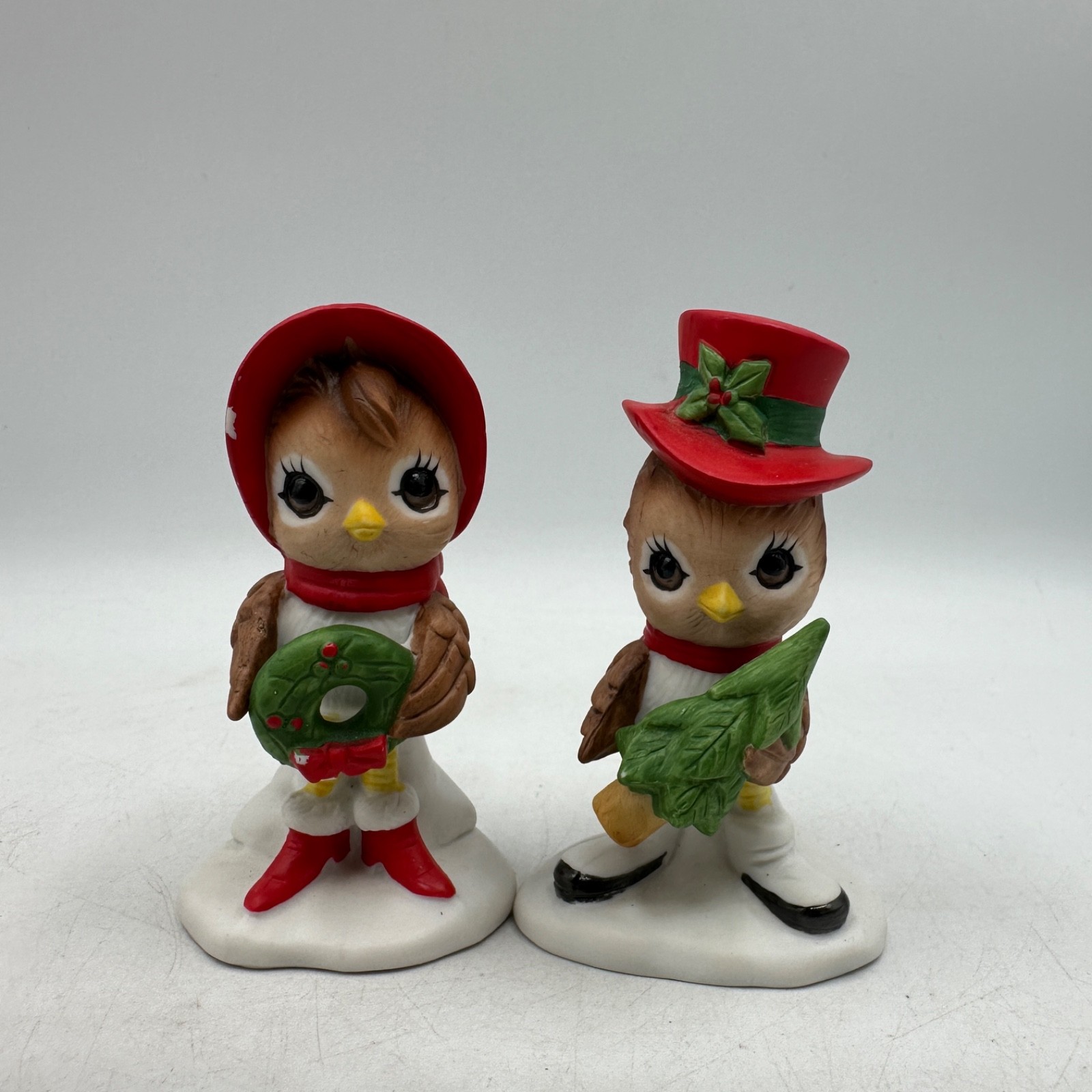 2 Vintage Lefton China Birds With Christmas Hats Holding Gift And Wreath Chips 2 Vintage Lefton China Birds With Christmas Hats Holding Gift And Wreath Chips