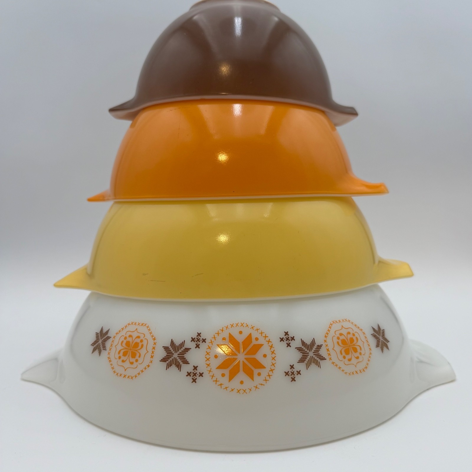 Vintage Pyrex Town & Country Cinderella Mixing Bowls Complete Set of 4 Vintage Pyrex Town & Country Cinderella Mixing Bowls Complete Set of 4