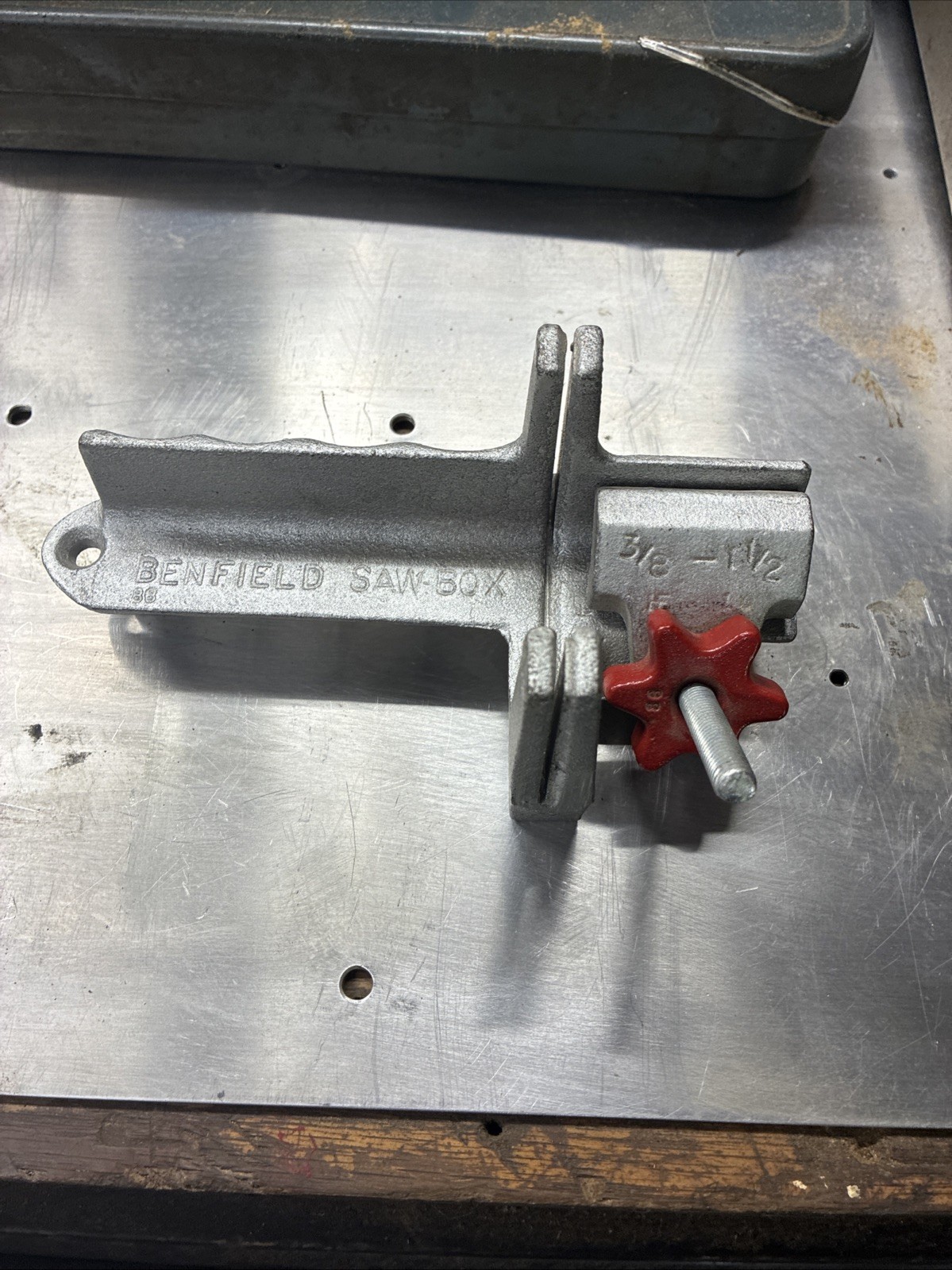 Vtg Benfield Liquid Tight Saw Box Cutting Vise 3/8-1.5 Vtg Benfield Liquid Tight Saw Box Cutting Vise 3/8-1.5