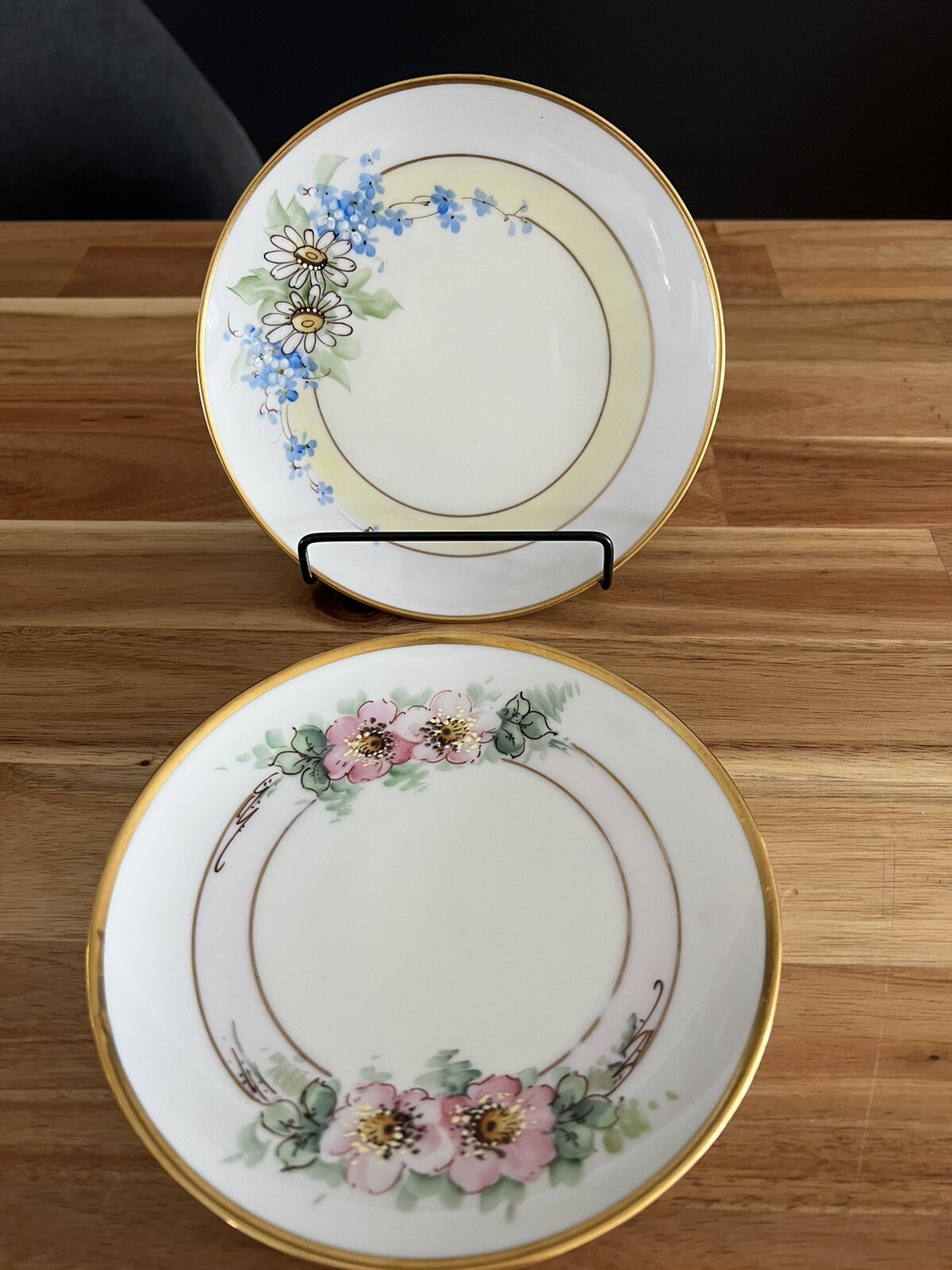 Stouffer Plates Set Of 2 Hand Painted, gold rimmed, 6\ Stouffer Plates Set Of 2 Hand Painted, gold rimmed, 6\
