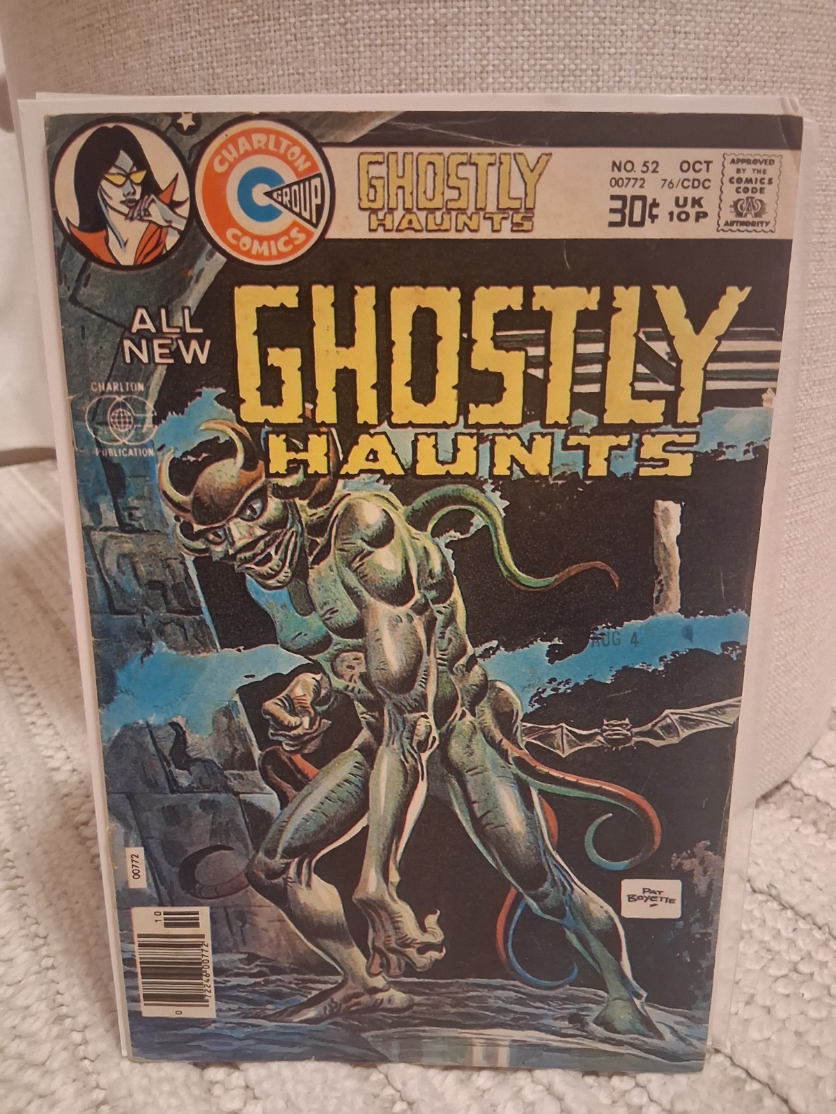 GHOSTLY HAUNTS #52 (Charlton 1976) Bronze Age Horror VF- 7.5