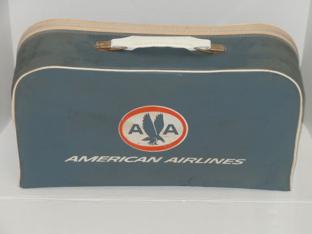VINTAGE AMERICAN AIRLINES CAPTAIN STEWARDESS OVERNIGHT SUITCASE PLEASE READ