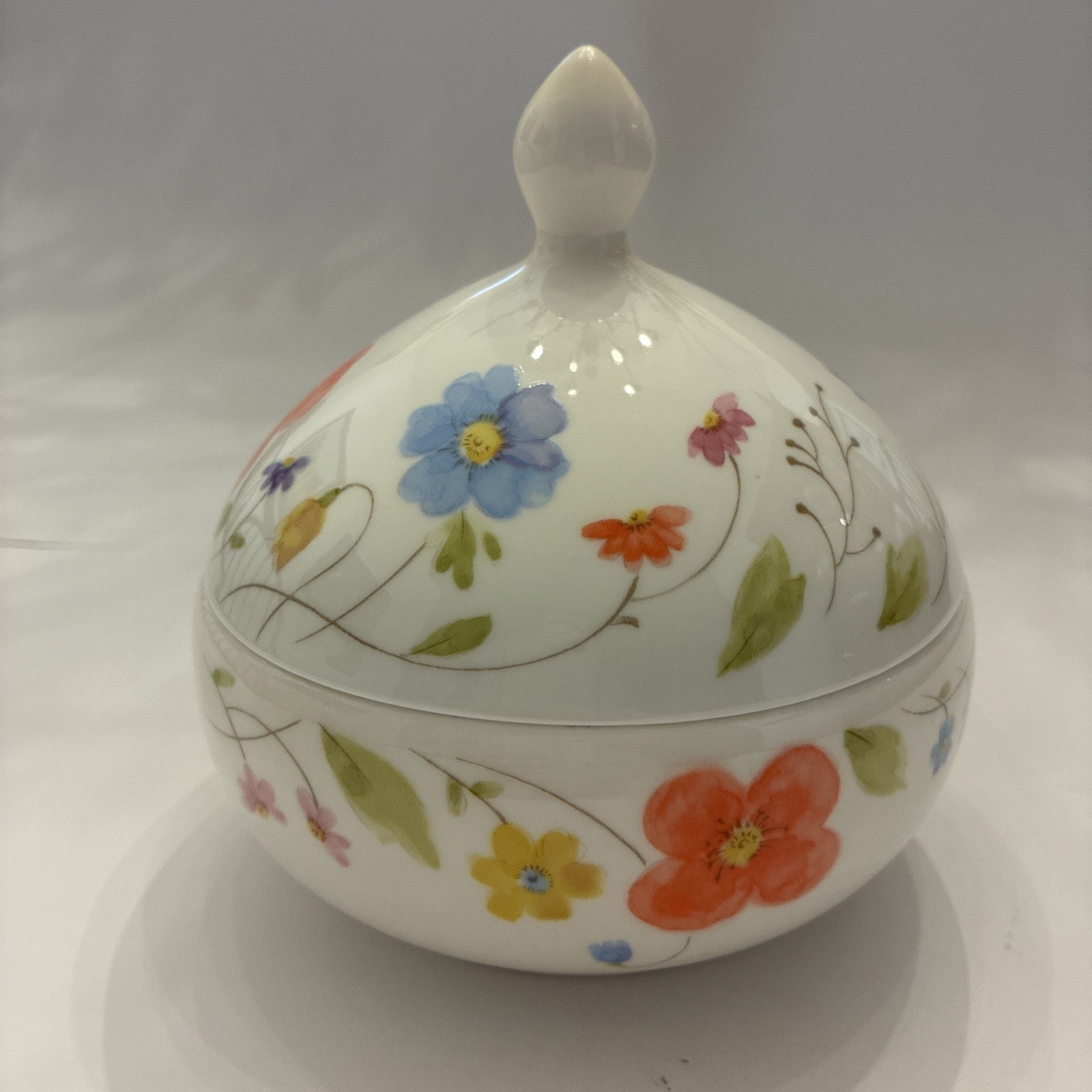 Mikasa Just Flowers RARE Bone China Lg Candy/Trinket dish with lid