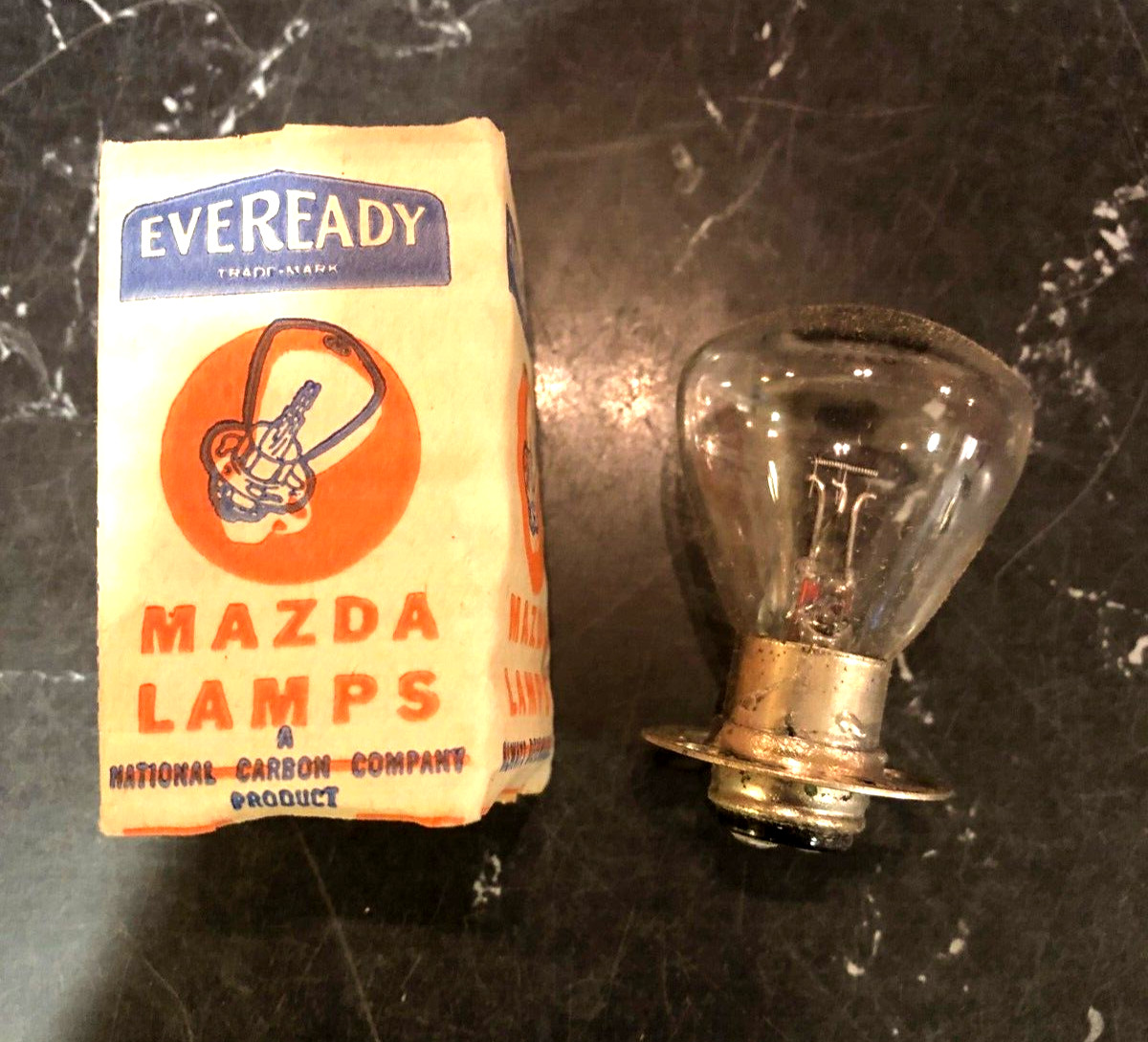 Vintage Automobile  6-8 Volt Eveready GE Mazda Lamp Prefocused 2331 32 & 32C