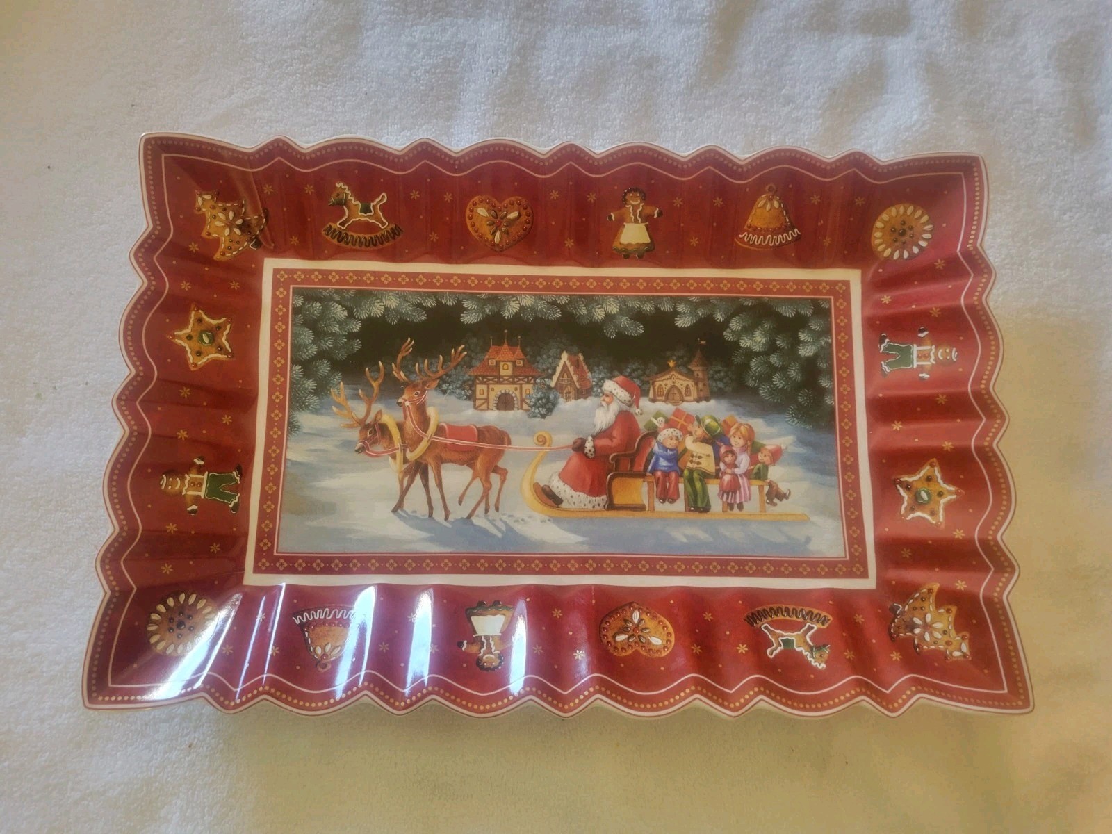 Villeroy & Boch Toy\'s Fantasy Rectangular Cake Plate 14x9” Santa&Sleigh Platter Villeroy & Boch Toy\'s Fantasy Rectangular Cake Plate 14x9” Santa&Sleigh Platter