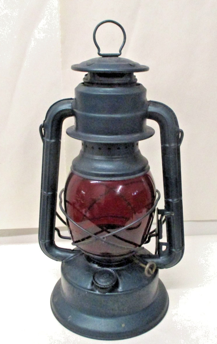 VINTAGE DIETZ GREEN LITTLE WIZARD WITH RED LITTLE WIZARD LOC-NOB GLOBE VINTAGE DIETZ GREEN LITTLE WIZARD WITH RED LITTLE WIZARD LOC-NOB GLOBE