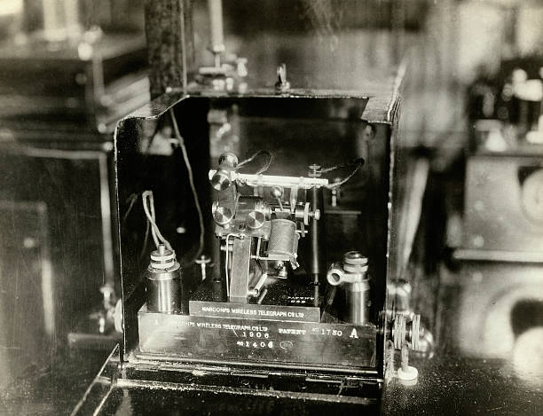The Marconi Wireless Set Which Was Used On The Carpathia To Pick Up - Old Photo The Marconi Wireless Set Which Was Used On The Carpathia To Pick Up - Old Photo