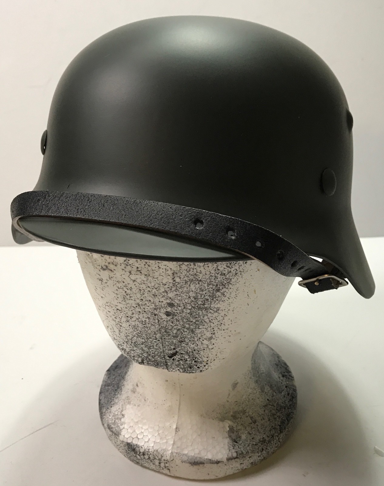WWII GERMAN M40 COMBAT FIELD HELMET- 68 SHELL, 60 LINER WWII GERMAN M40 COMBAT FIELD HELMET- 68 SHELL, 60 LINER