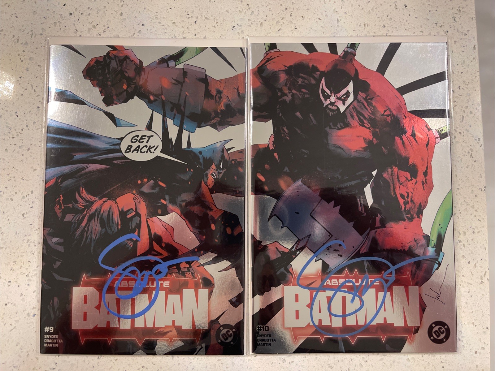 Absolute Batman #9-10 SDCC Edition (2025) Signed By Scott Snyder COA/toploader. Absolute Batman #9-10 SDCC Edition (2025) Signed By Scott Snyder COA/toploader.