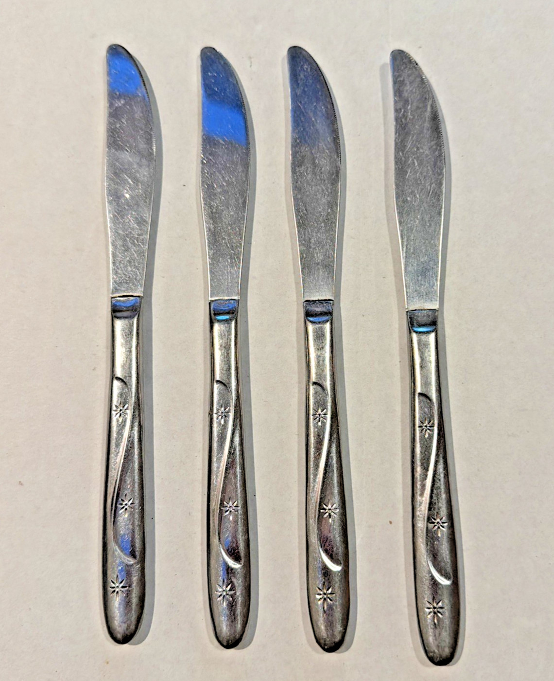 VTG Mid Century 1950s Lot 4 Americana Atomic 3 star Starburst Dinner Knives VTG Mid Century 1950s Lot 4 Americana Atomic 3 star Starburst Dinner Knives