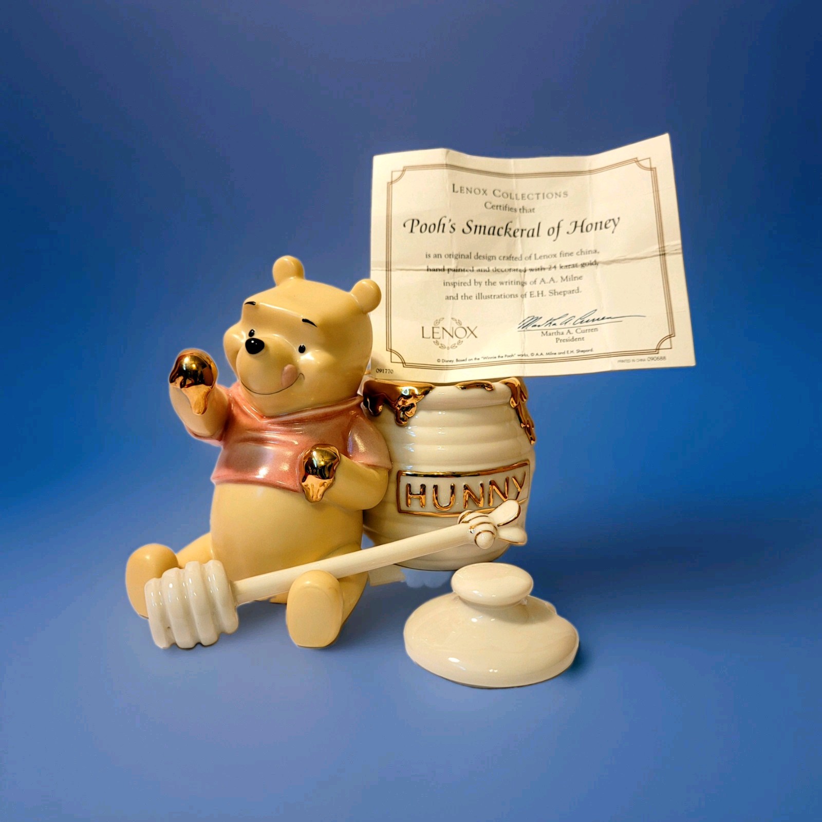 2001 LENOX WINNIE THE POOH POOH\'S SMACKERAL OF HONEY FINE CHINA 24K ACC COA RET 2001 LENOX WINNIE THE POOH POOH\'S SMACKERAL OF HONEY FINE CHINA 24K ACC COA RET