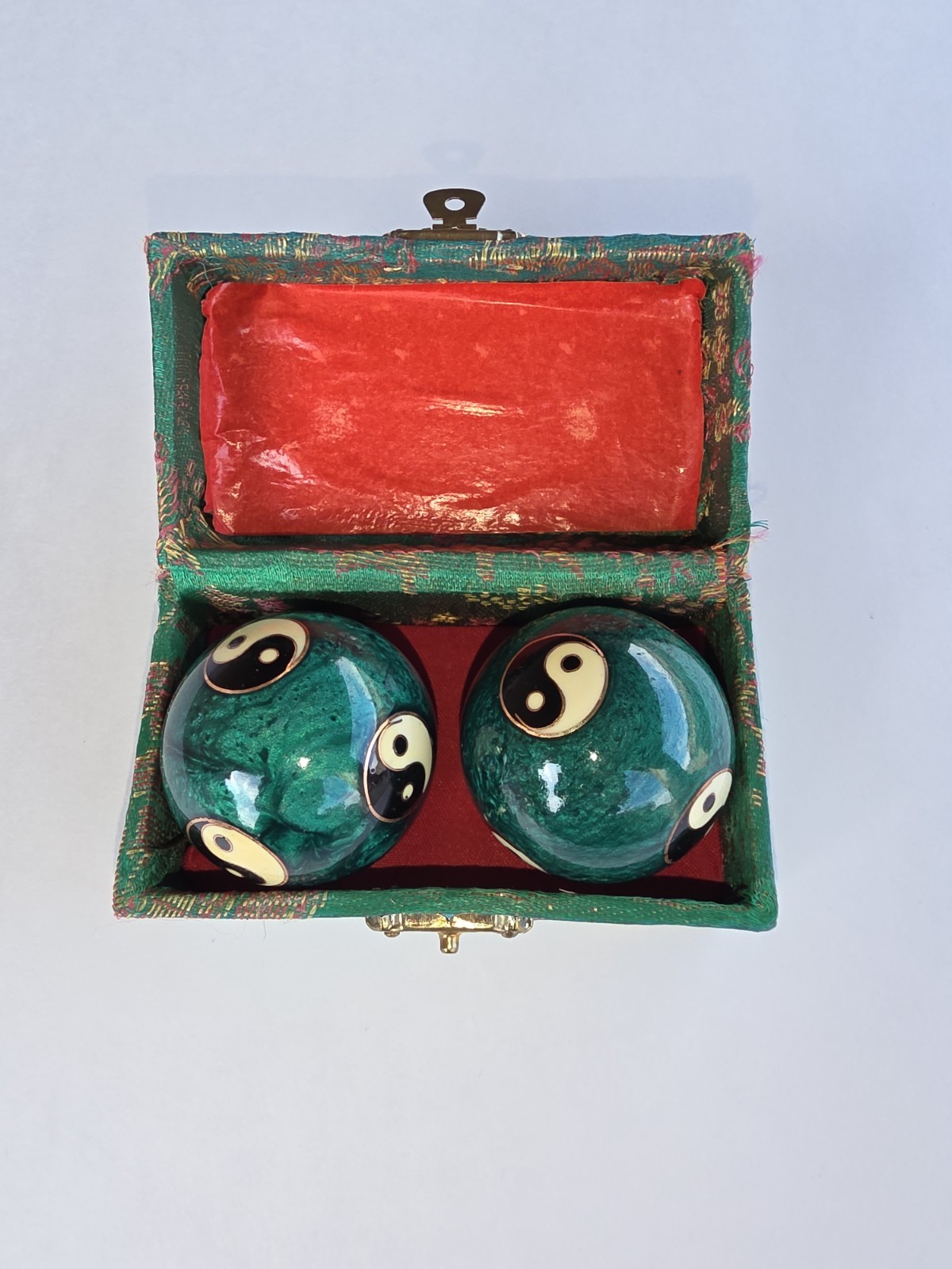 Vintage Gu Cheng Chinese Musical Baoding Balls Yin Yang w Silk Brocade Box Vintage Gu Cheng Chinese Musical Baoding Balls Yin Yang w Silk Brocade Box