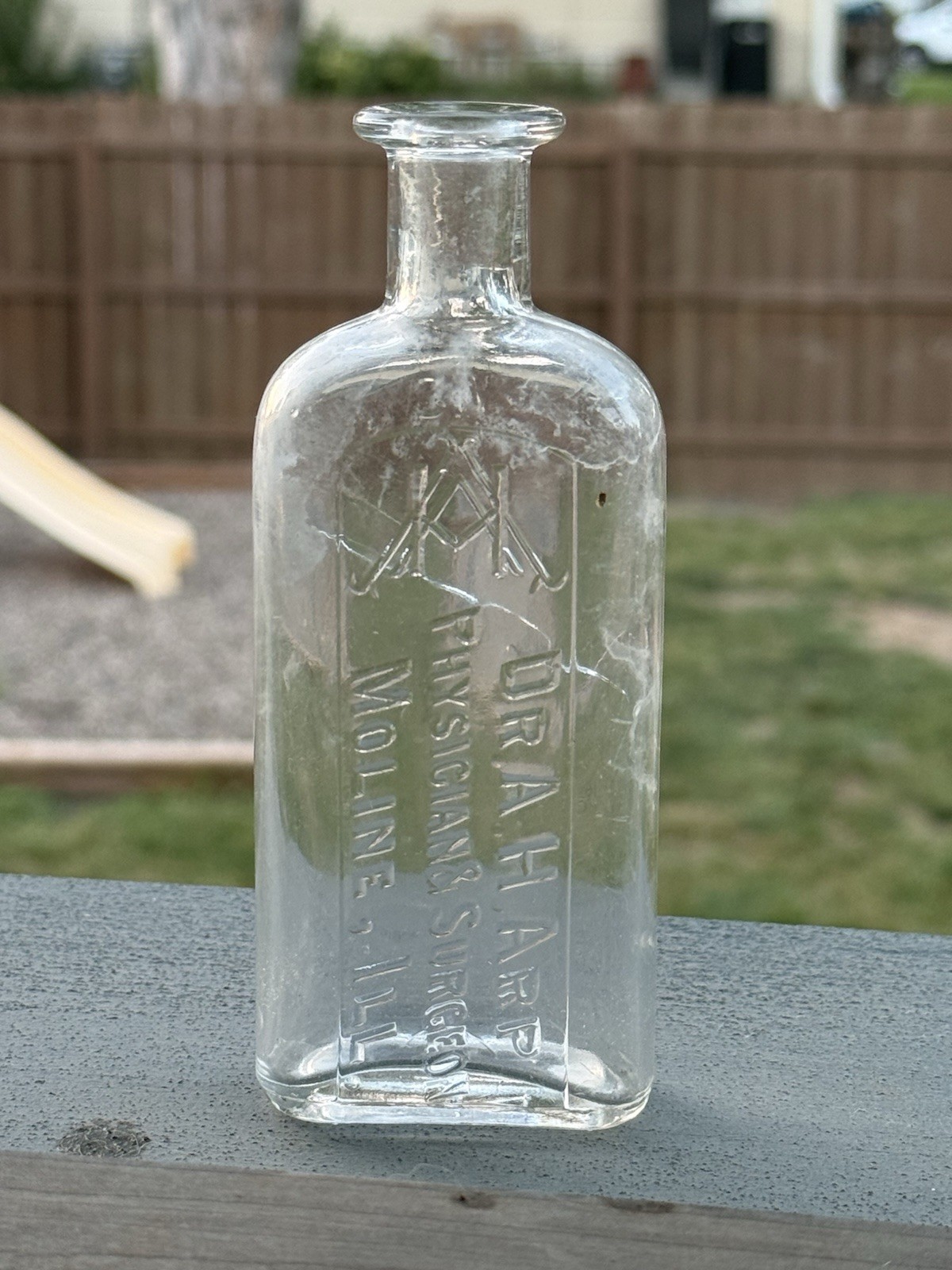 MOLINE, ILLINOIS rare 1880s Dr. AH Arp Surgeon/Physician Medicine Bottle 