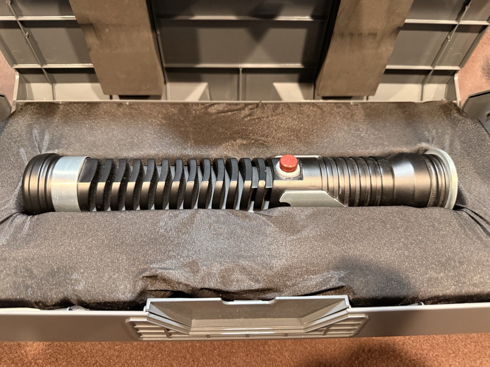 Star Wars Galaxy’s Edge Qui-Gon Jinn Legacy Lightsaber Hilt Star Wars Galaxy’s Edge Qui-Gon Jinn Legacy Lightsaber Hilt