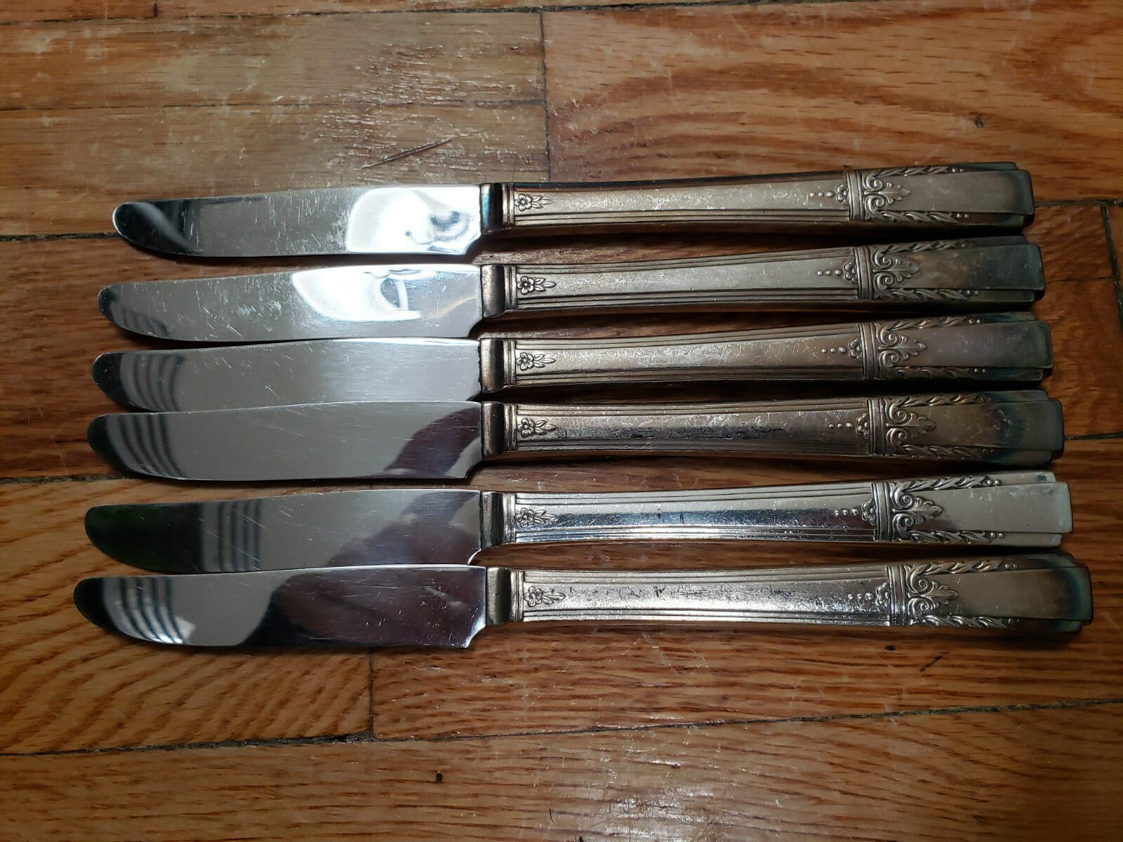 6 ANTIQUE VINTAGE COLLECTABLE * ONEIDA COMMUNITY *  SILVER PLATED KNIVES 8.5\