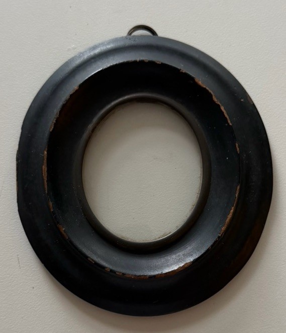 Antique Oval Portrait Style Mini Wood Picture Frame Black w Glass Antique Oval Portrait Style Mini Wood Picture Frame Black w Glass