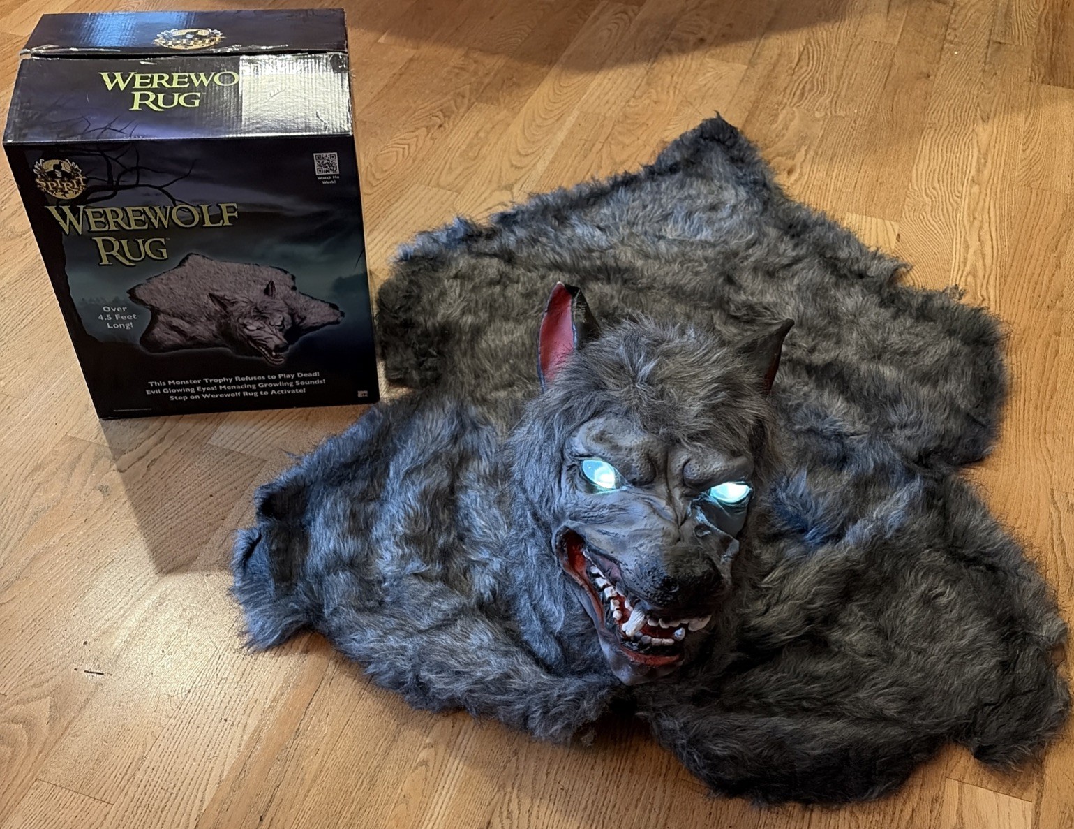 SPIRIT HALLOWEEN Animatronic Prop WEREWOLF RUG 4.5ft Glowing Eyes Growling Sound