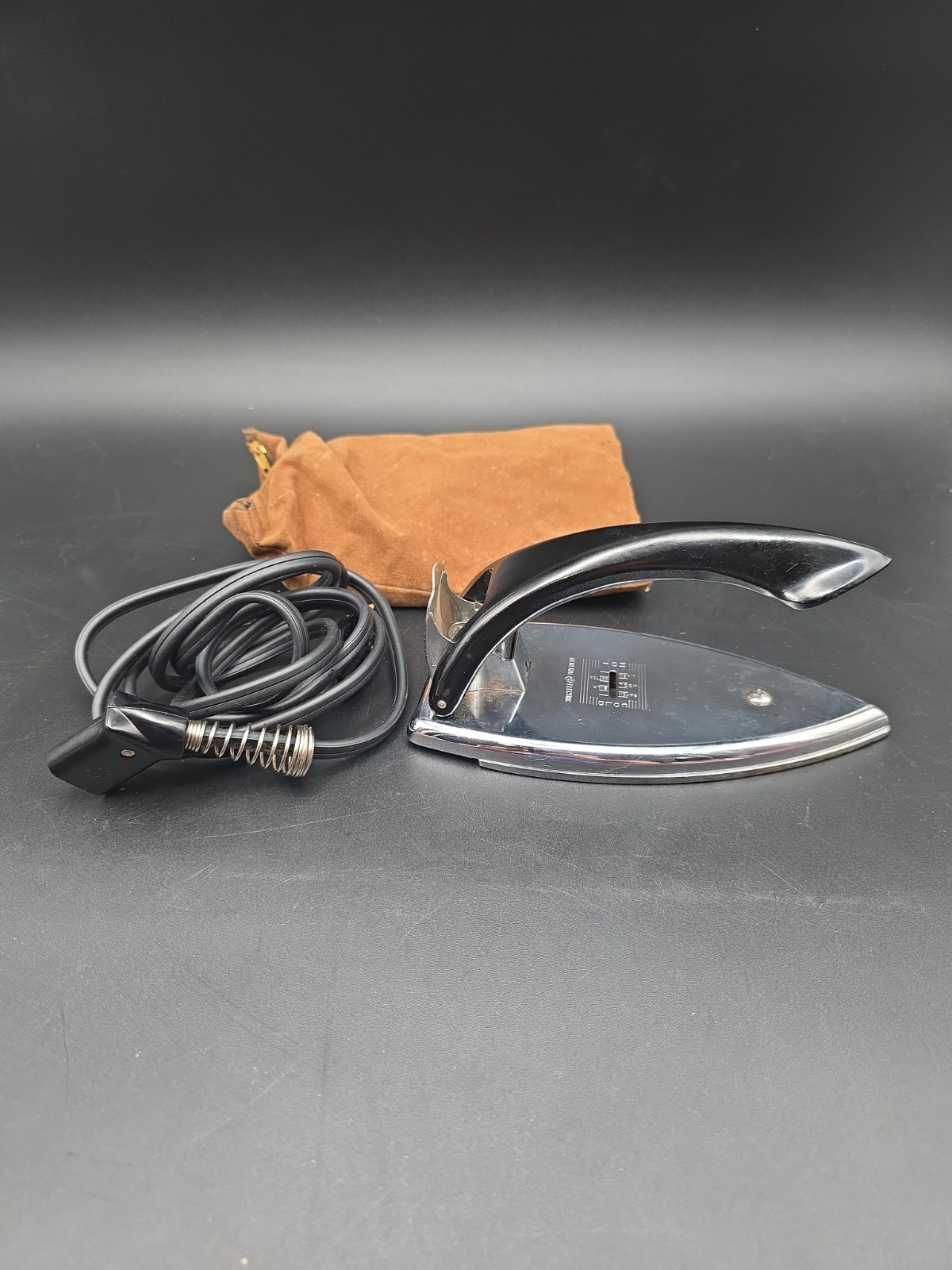 Vintage GE General Electric Travel Iron 119F18 1950's USA Made Vintage GE General Electric Travel Iron 119F18 1950's USA Made