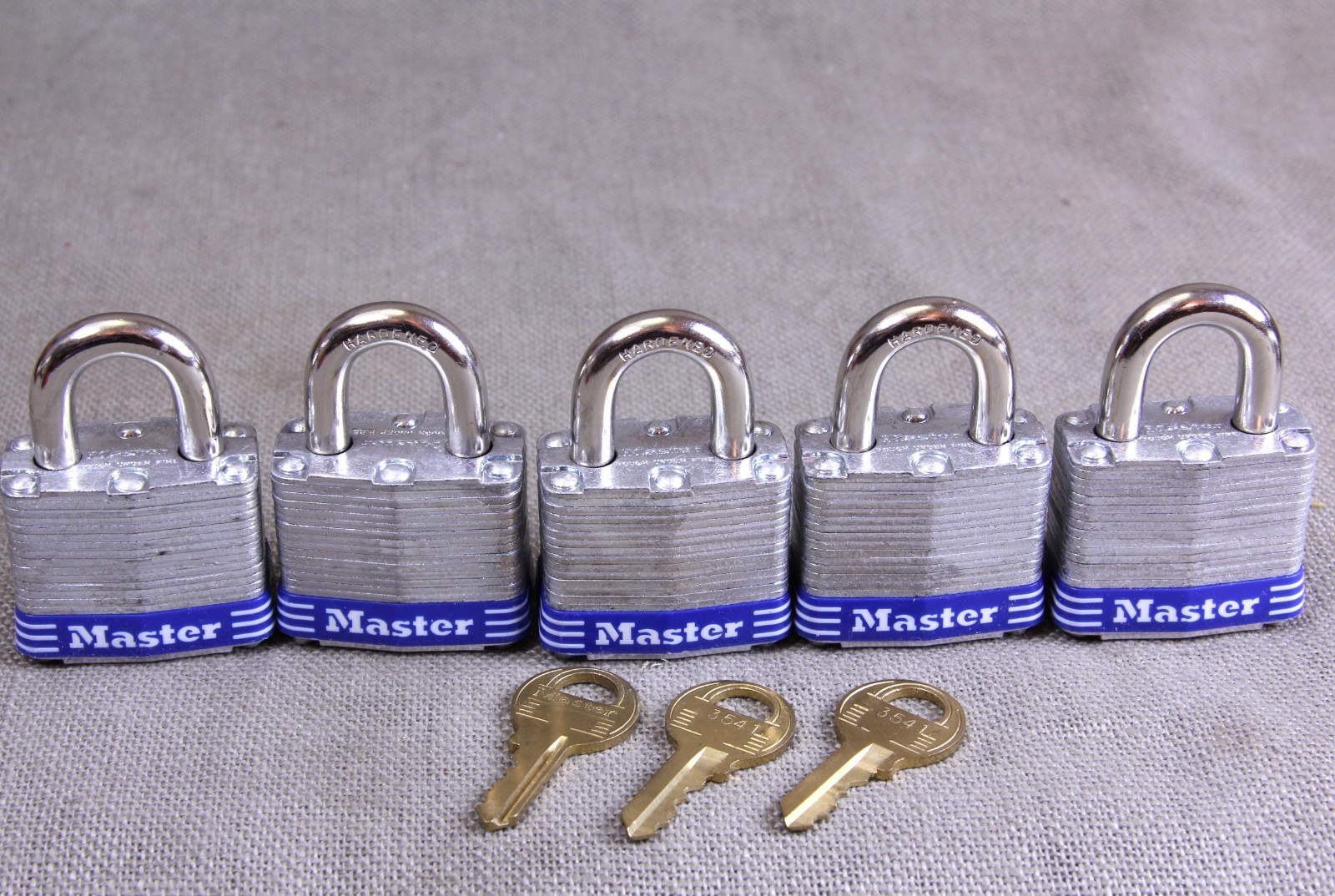 5 Master Lock No. 3 Locks Unused All Keyed Alike 3 Matching Keyes 5 Master Lock No. 3 Locks Unused All Keyed Alike 3 Matching Keyes