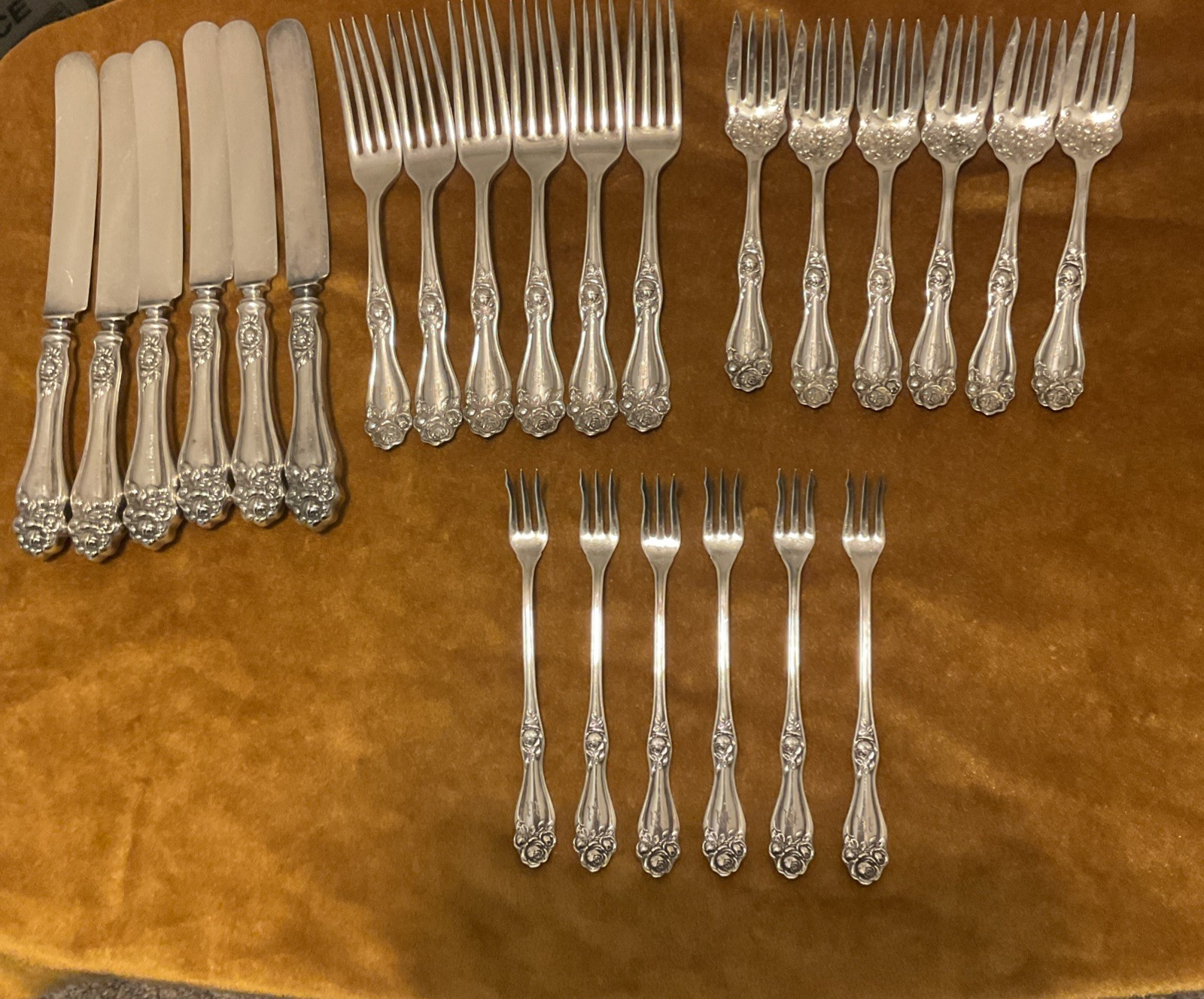 Antique Silver-plate Holmes & Edwards XIV American Beauty Rose 24 Pcs W/ M-mono Antique Silver-plate Holmes & Edwards XIV American Beauty Rose 24 Pcs W/ M-mono