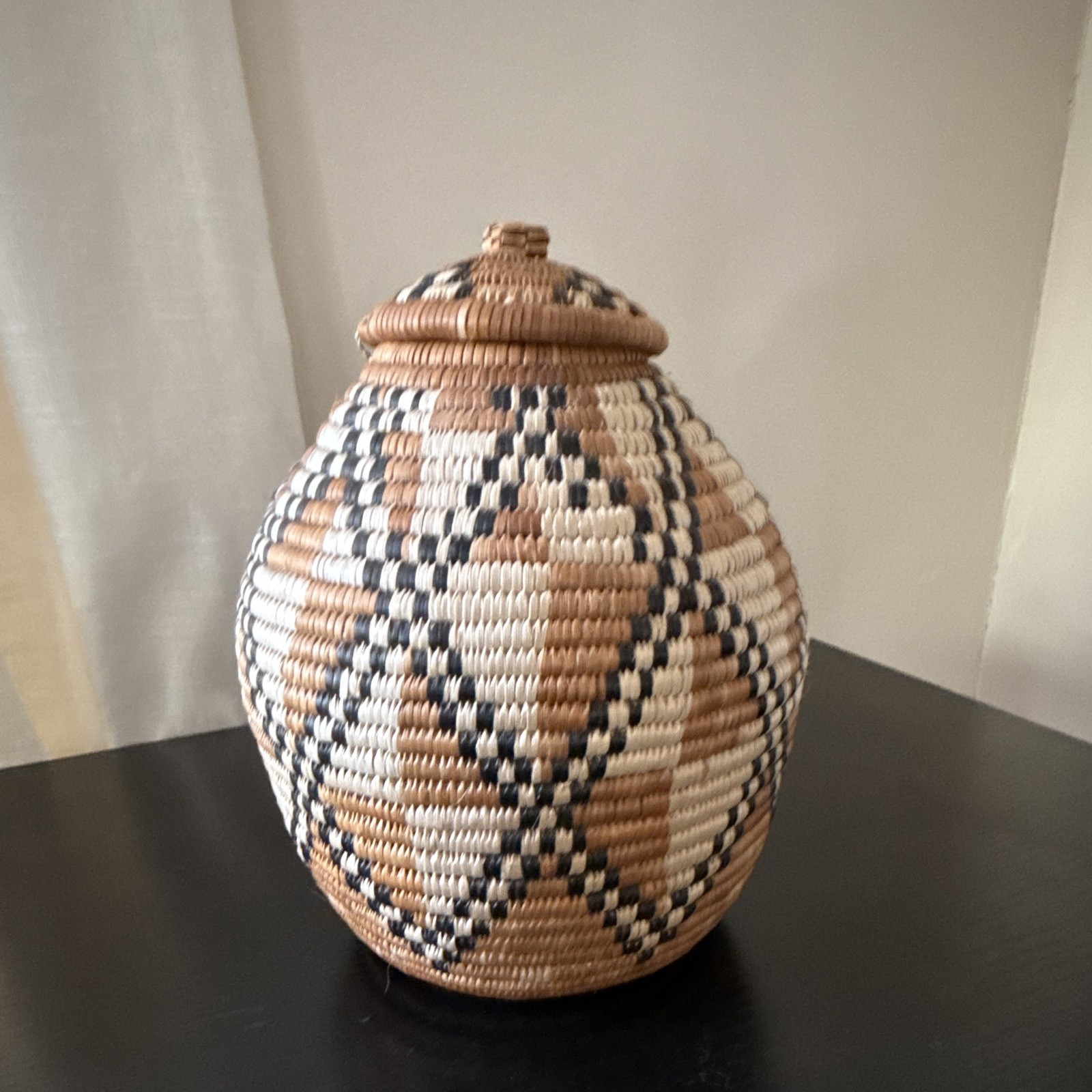 Traditional Zulu Handwoven Basket w/ Lid Signed Zangisi Ntobeki D14112