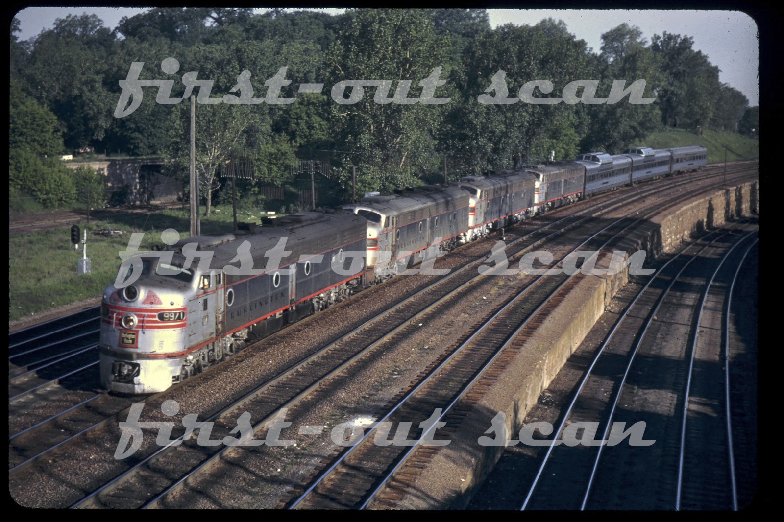 R DUPLICATE SLIDE - CB&Q Burlington 9971 Passenger Action at St Paul MN