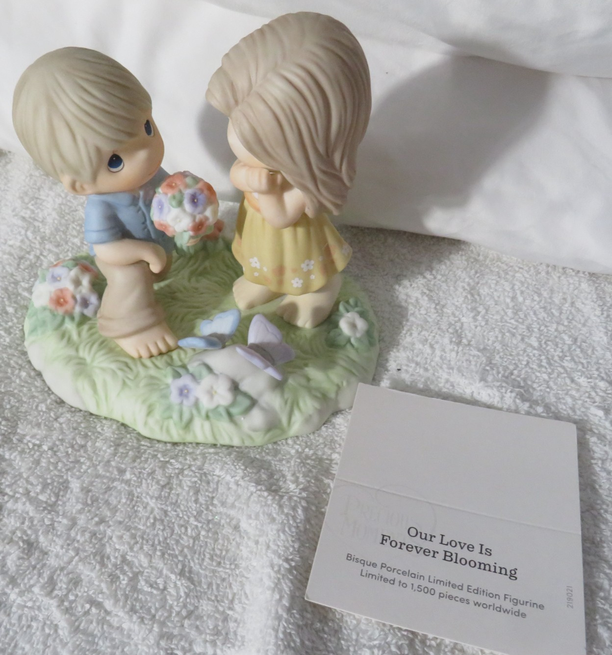 Precious Moments OUR LOVE IS FOREVER BLOOMING 219021 - #0201/1500 NEW Precious Moments OUR LOVE IS FOREVER BLOOMING 219021 - #0201/1500 NEW