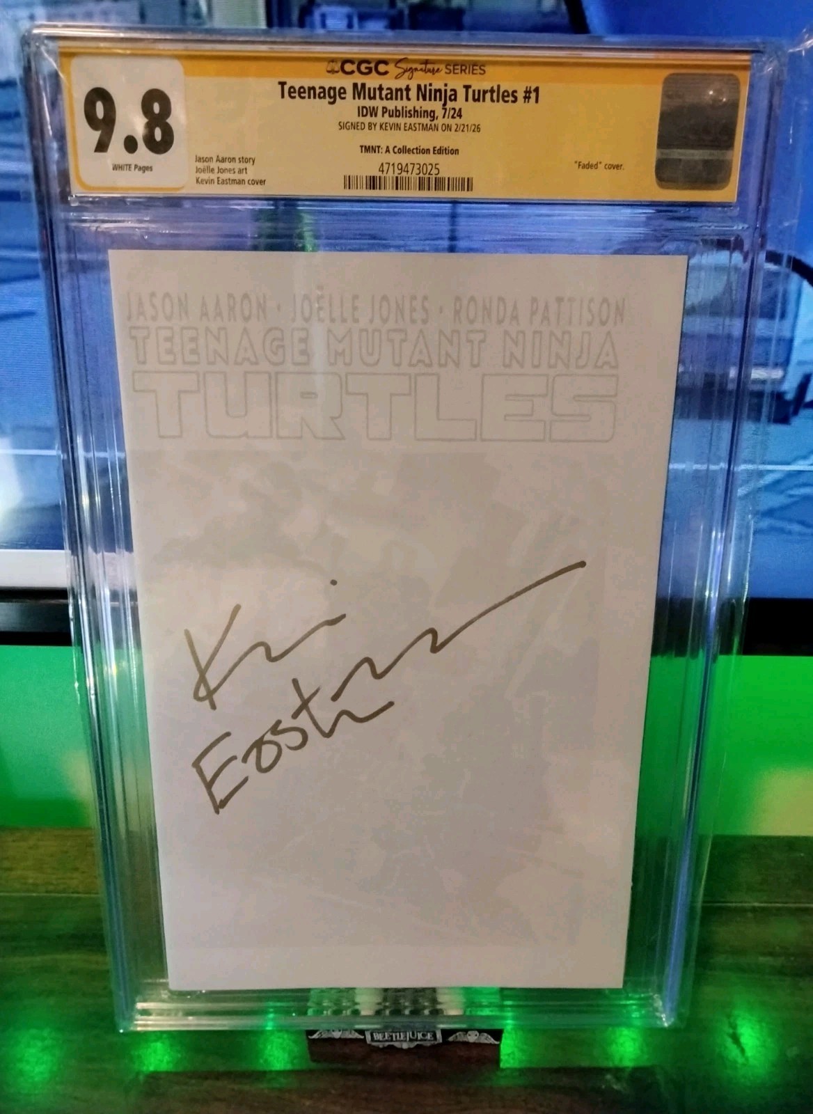 TMNT #1 Exclusive Collection Edition Faded Rare Variant Signed By Kevin Eastman TMNT #1 Exclusive Collection Edition Faded Rare Variant Signed By Kevin Eastman