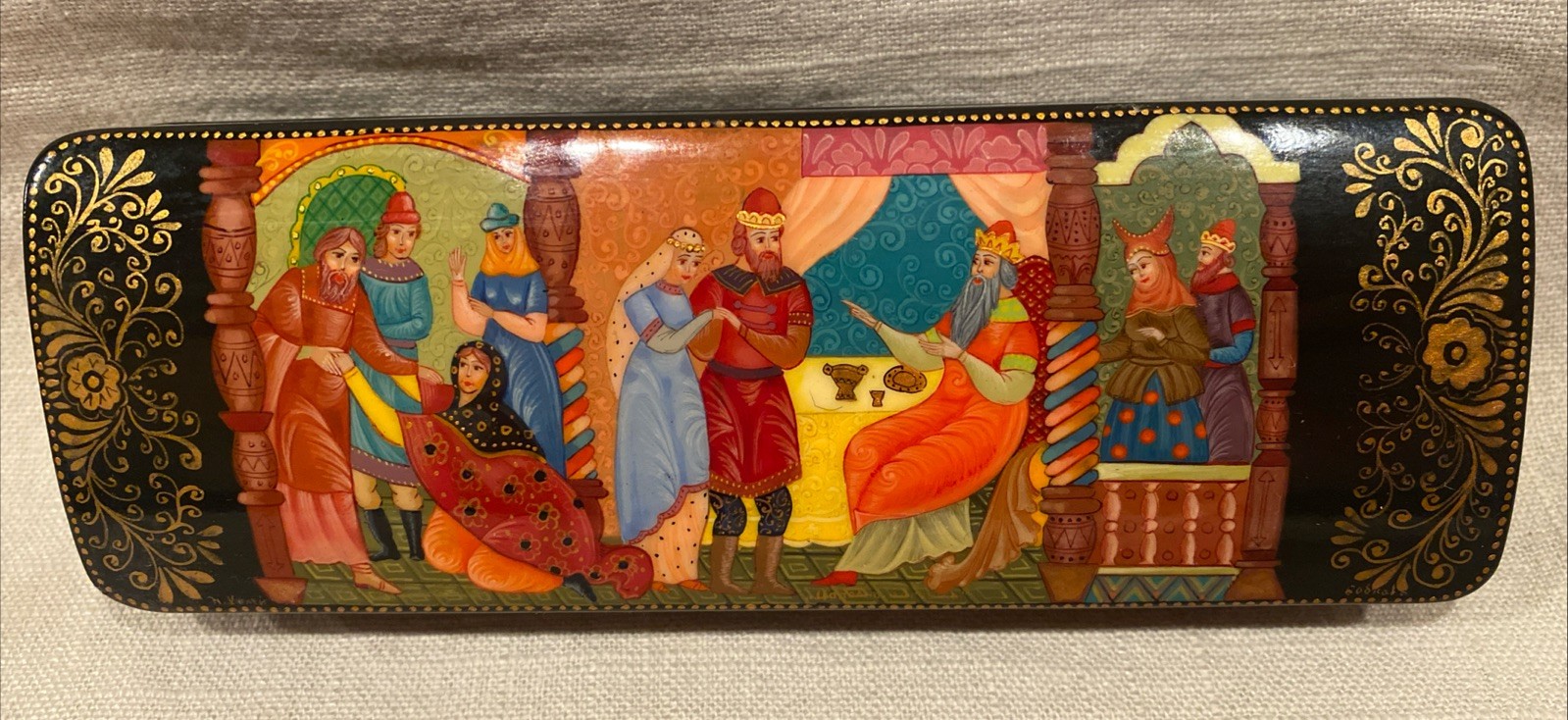 Rare VINTAGE RUSSIAN HOLUI HAND-PAINTED LACQUER TRINKET BOX, Artist Signed Rare VINTAGE RUSSIAN HOLUI HAND-PAINTED LACQUER TRINKET BOX, Artist Signed