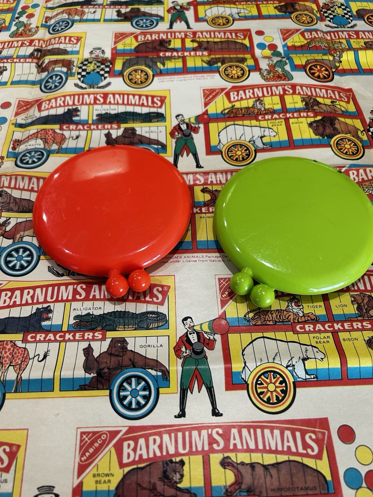 Fab Vintage Revlon Fun Flowers Big Compacts Set Of 2 1960’s NOS Unused Fab Vintage Revlon Fun Flowers Big Compacts Set Of 2 1960’s NOS Unused