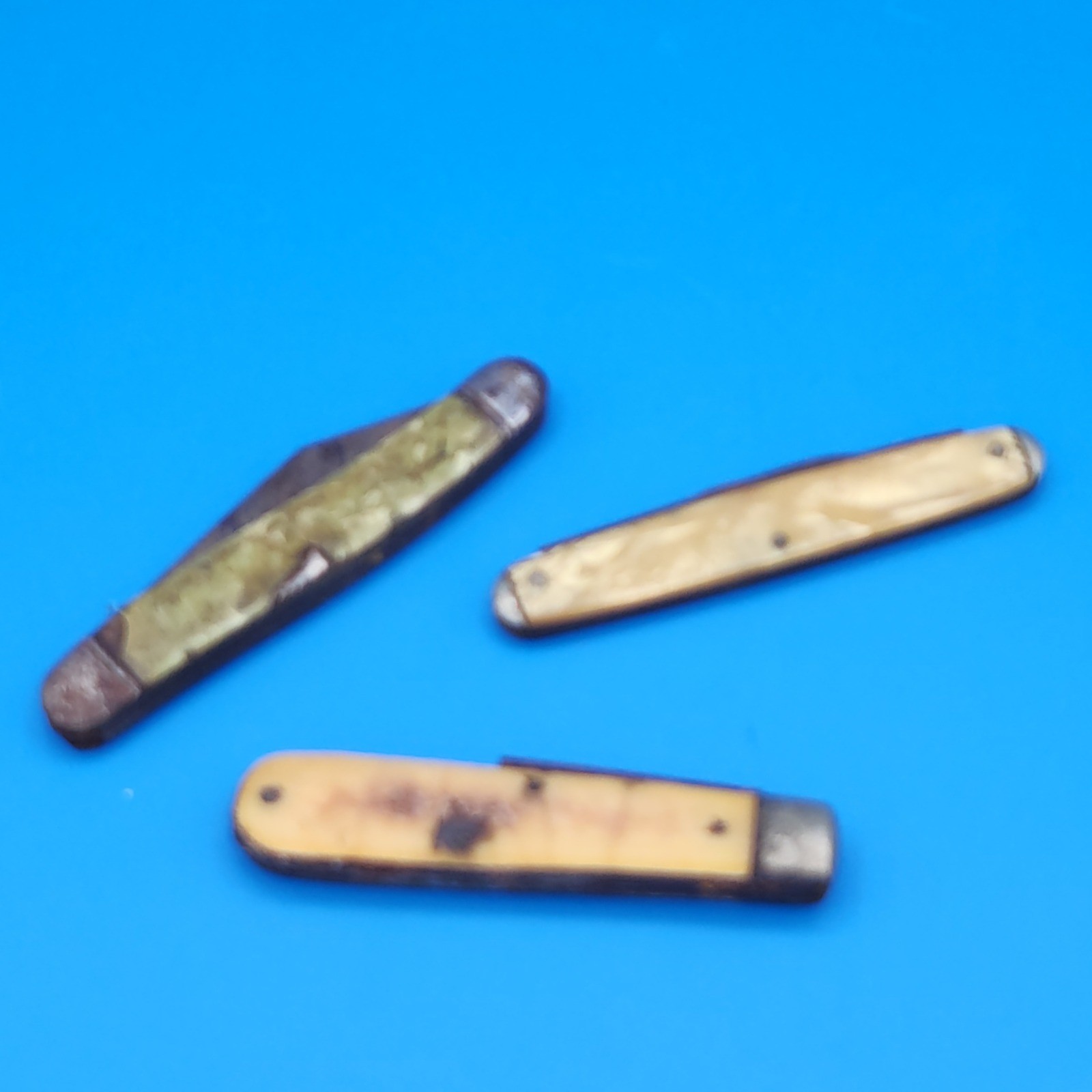 Vintage Frozen Stuck Old Project Pocketknives - set of 3