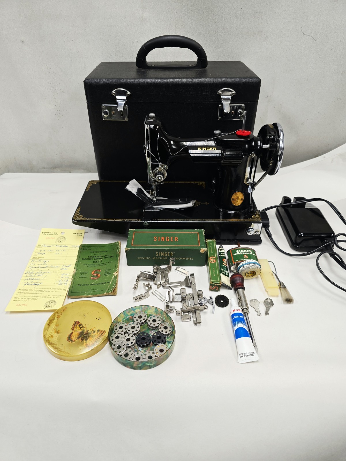 RARE 1935 SCHOOL BELL SINGER FEATHERWEIGHT 221 SEWING MACHINE ACC BOX SERVICED 