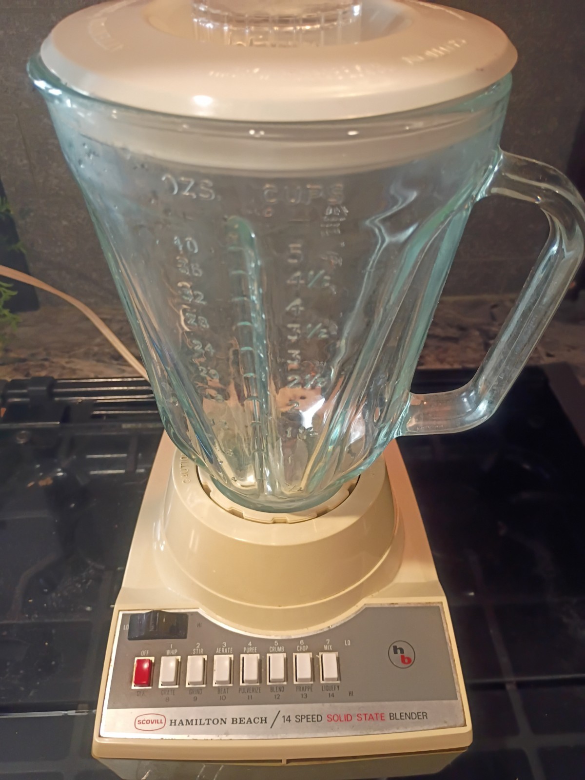 Vintage Hamilton Beach Blender Scovill Model 697-1  14 Speed Almond / Green 