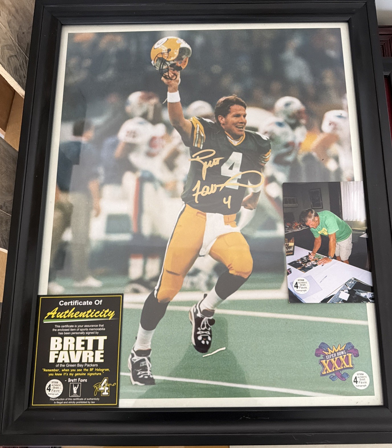 Brett Favre Super Bowl XXXI with COA And Photo Authentic Mint 22x18