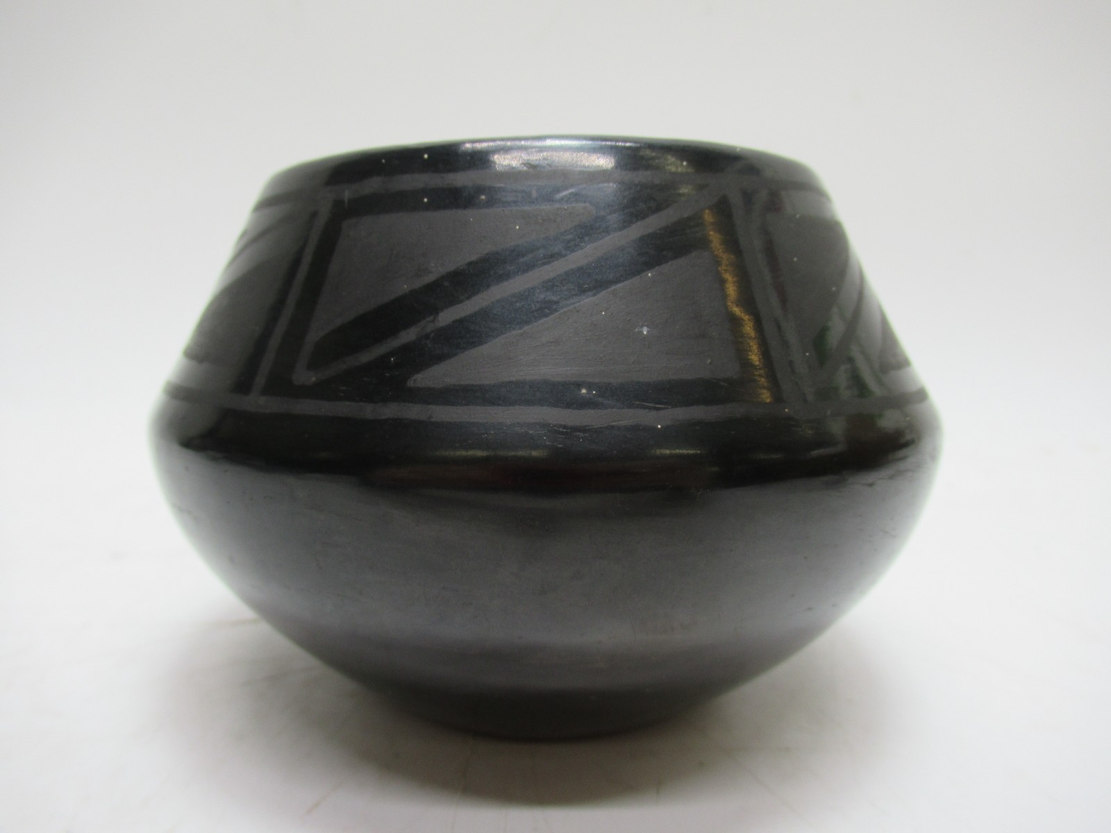 San Ildefonso Pottery Black On Black By Desideria Montoya(1889-1982)5.5\