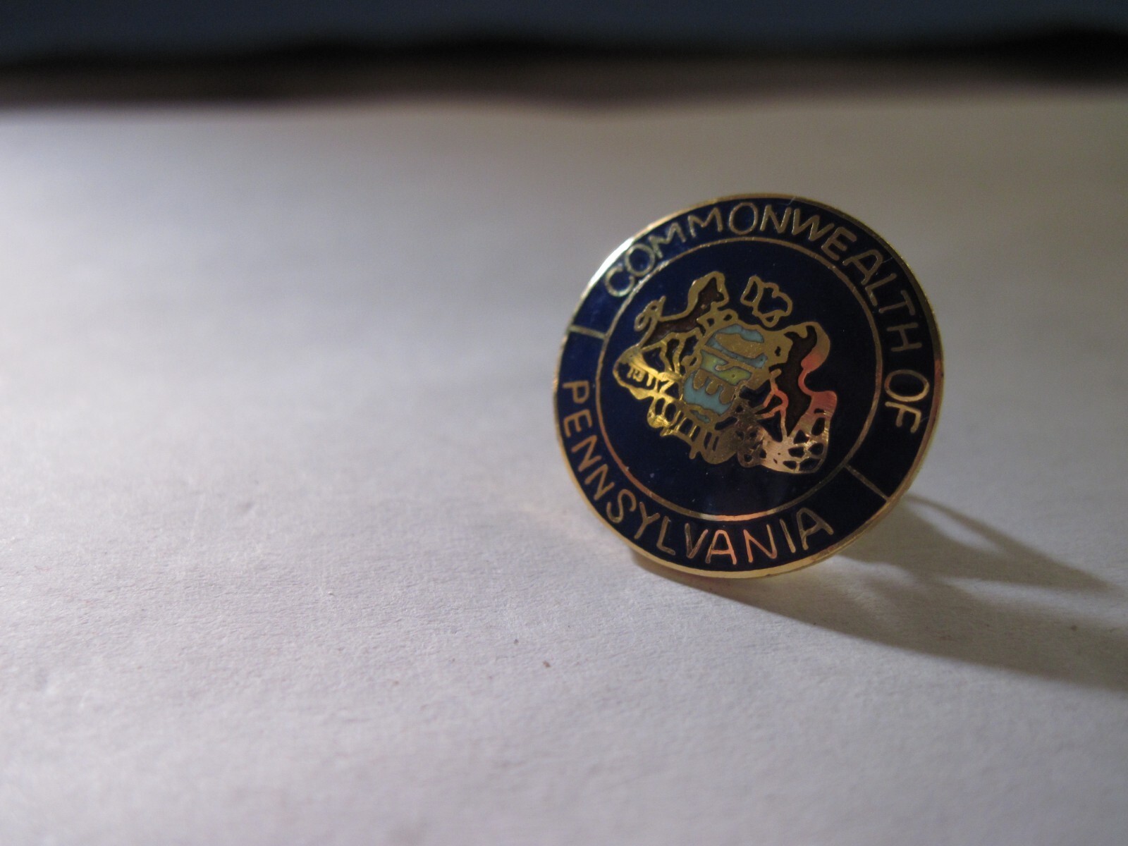 Pennsylvania State Seal lapel pin (da11 1) Pennsylvania State Seal lapel pin (da11 1)
